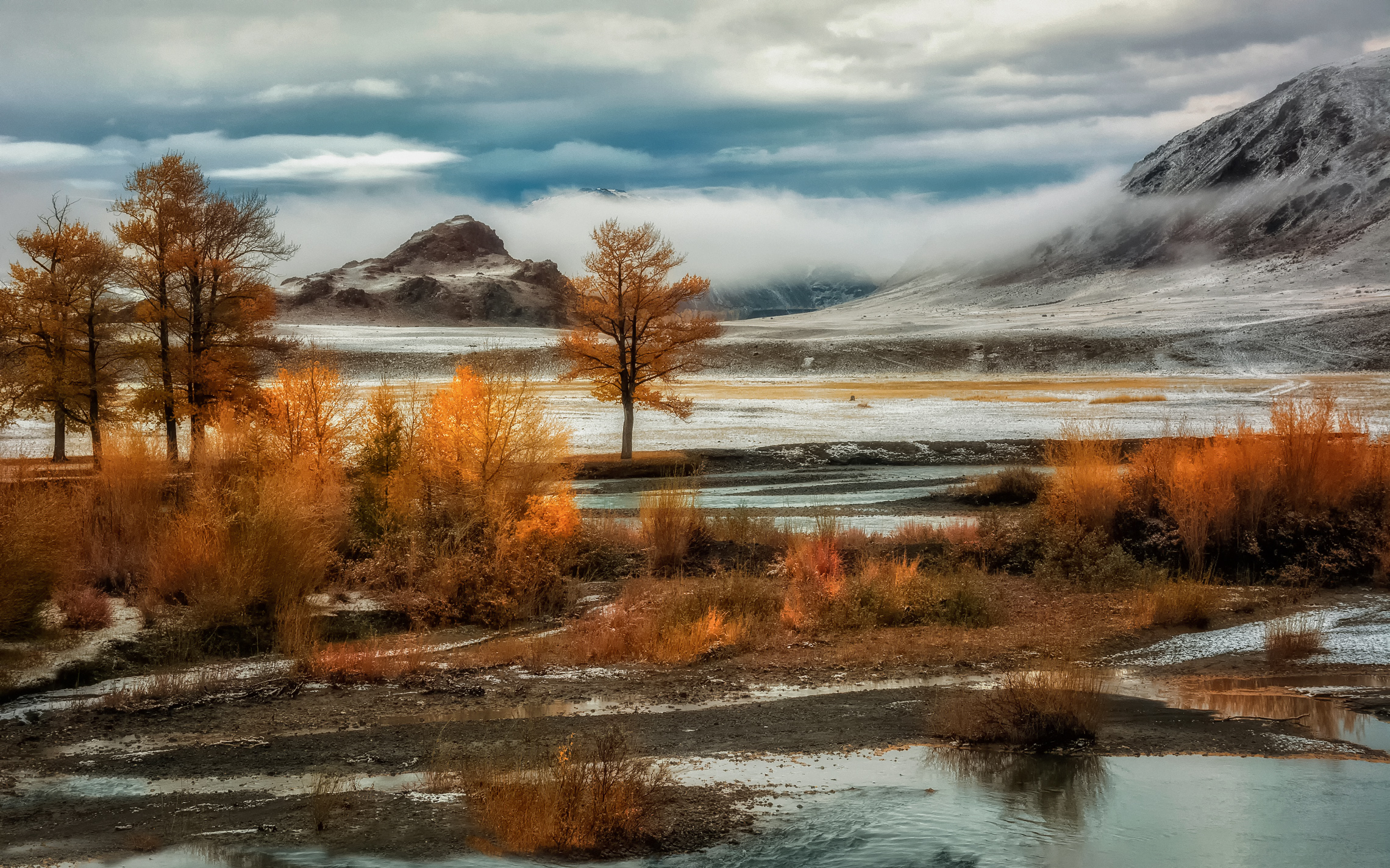 горный алтай,сентябрь,река чаган-узун,туман,первый снег, Lora Pavlova