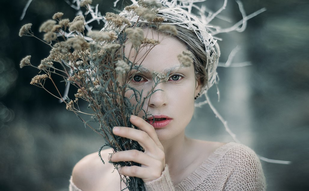 #albino, #autumn, #blue, #contrast, #crown, #dramatic, #eyes, #flowers, #girl, #portrait, #russia, #tone, #white, #wormwood, Мосина Инна