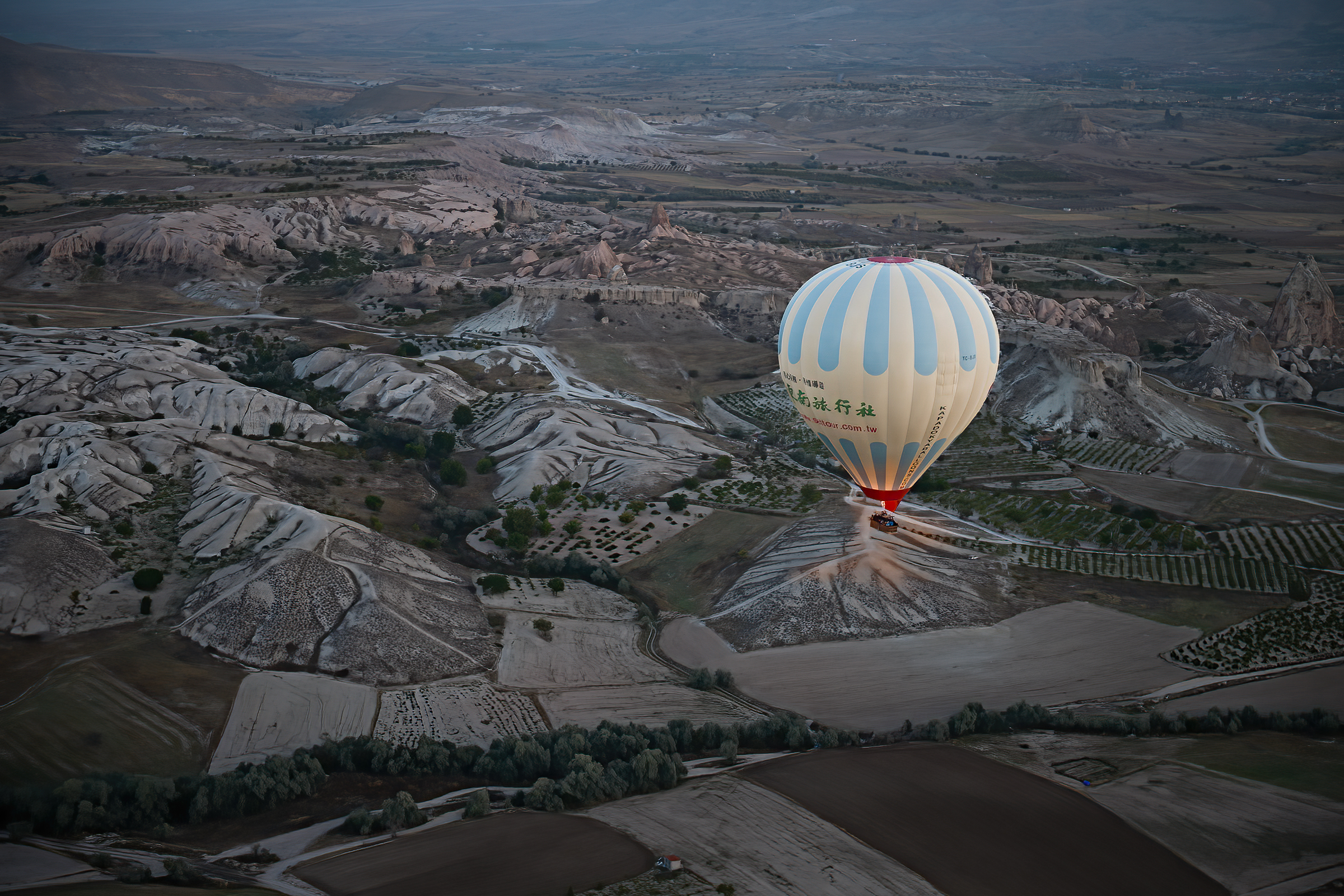 hot air balloon, Turkey, Cappadocia, badlands, travel, Julius LIU