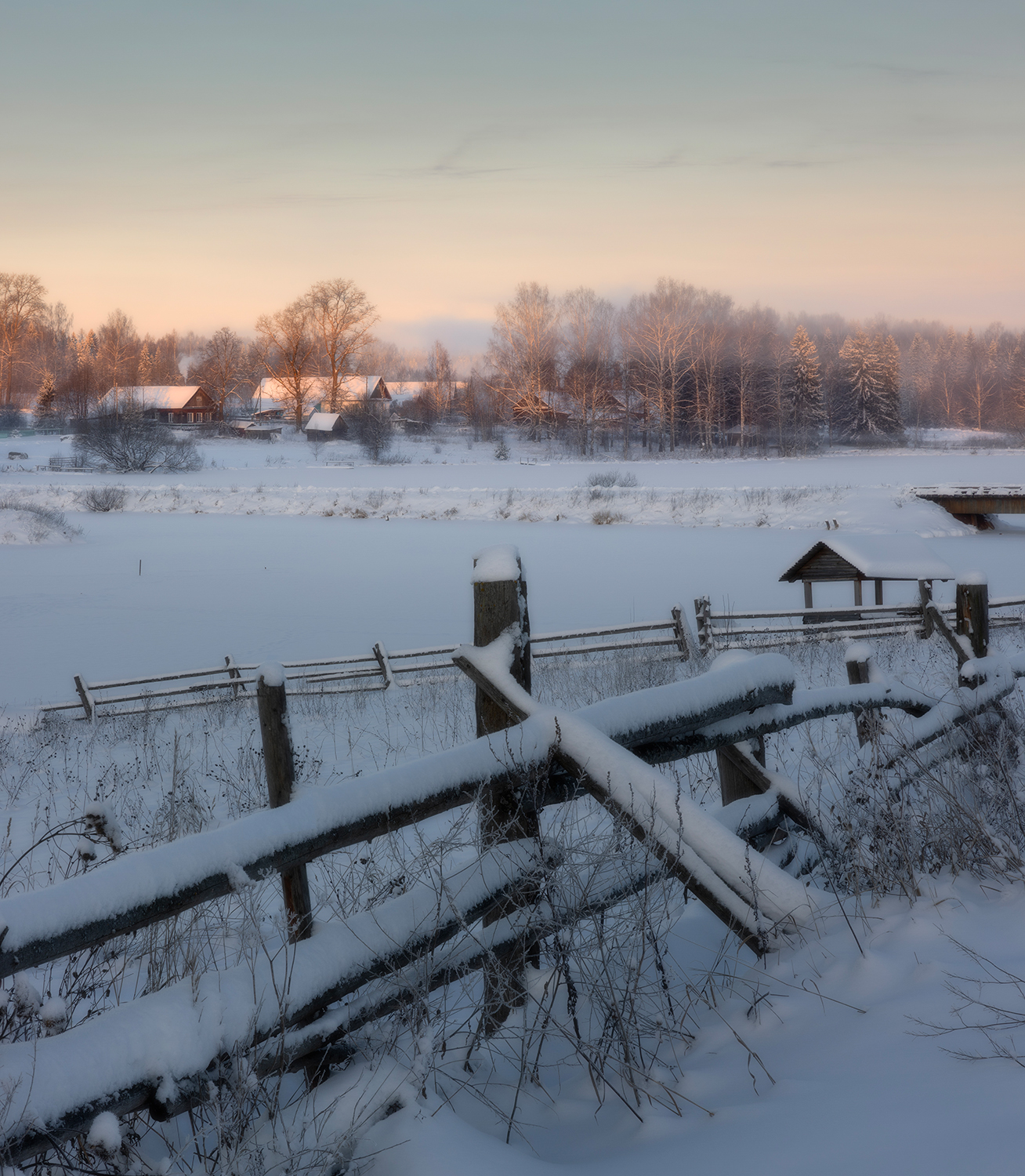 утро рассвет зима мороз деревня снег дым, Сергей Буторин