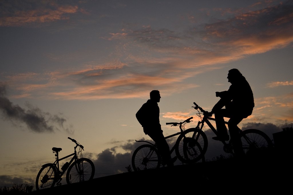 велосипед,друзья,небо,закат,облака,спорт, Евгений Пугачев.