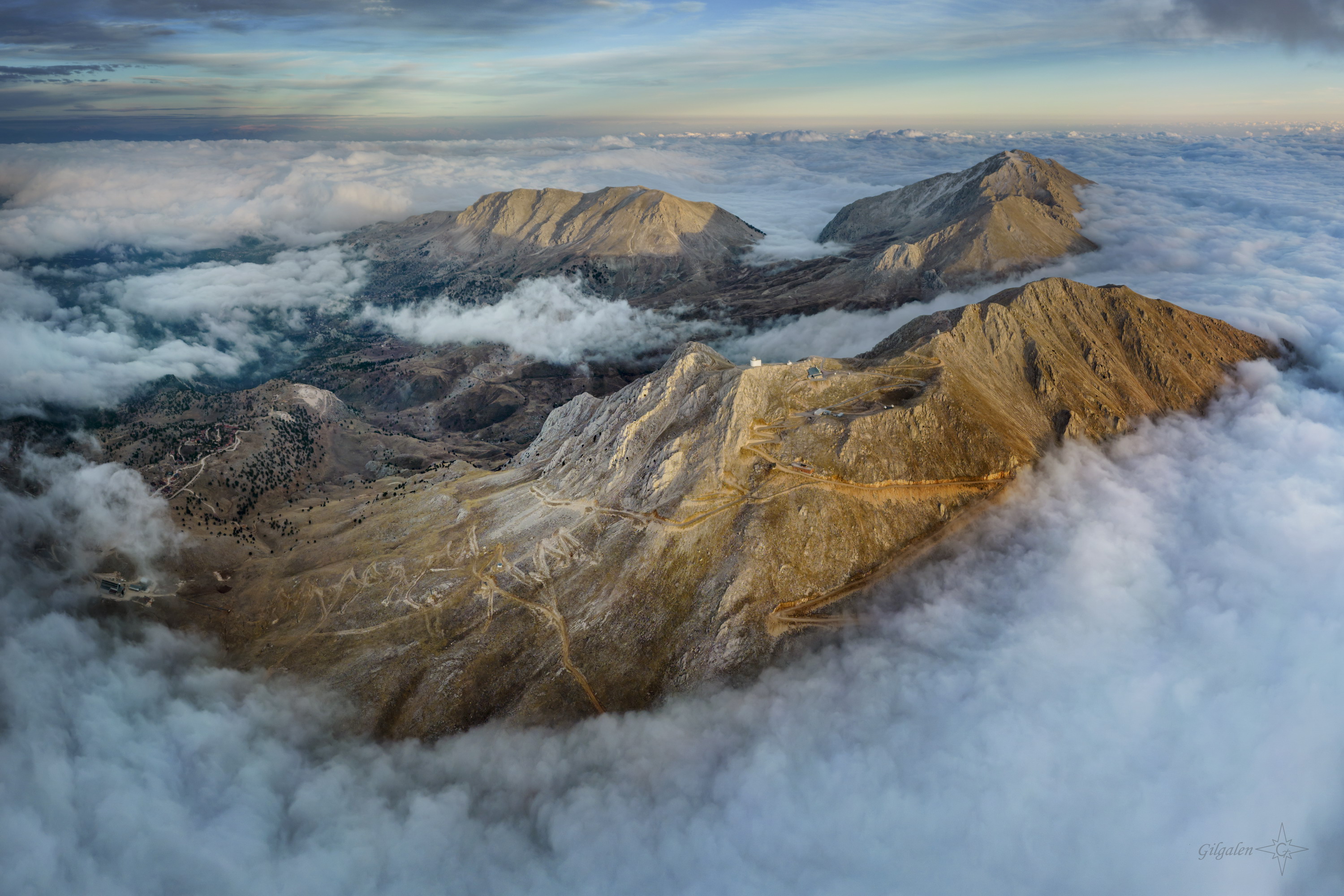горы облака ээрофотосъёмка обсерватория Турция,  Gilgalen