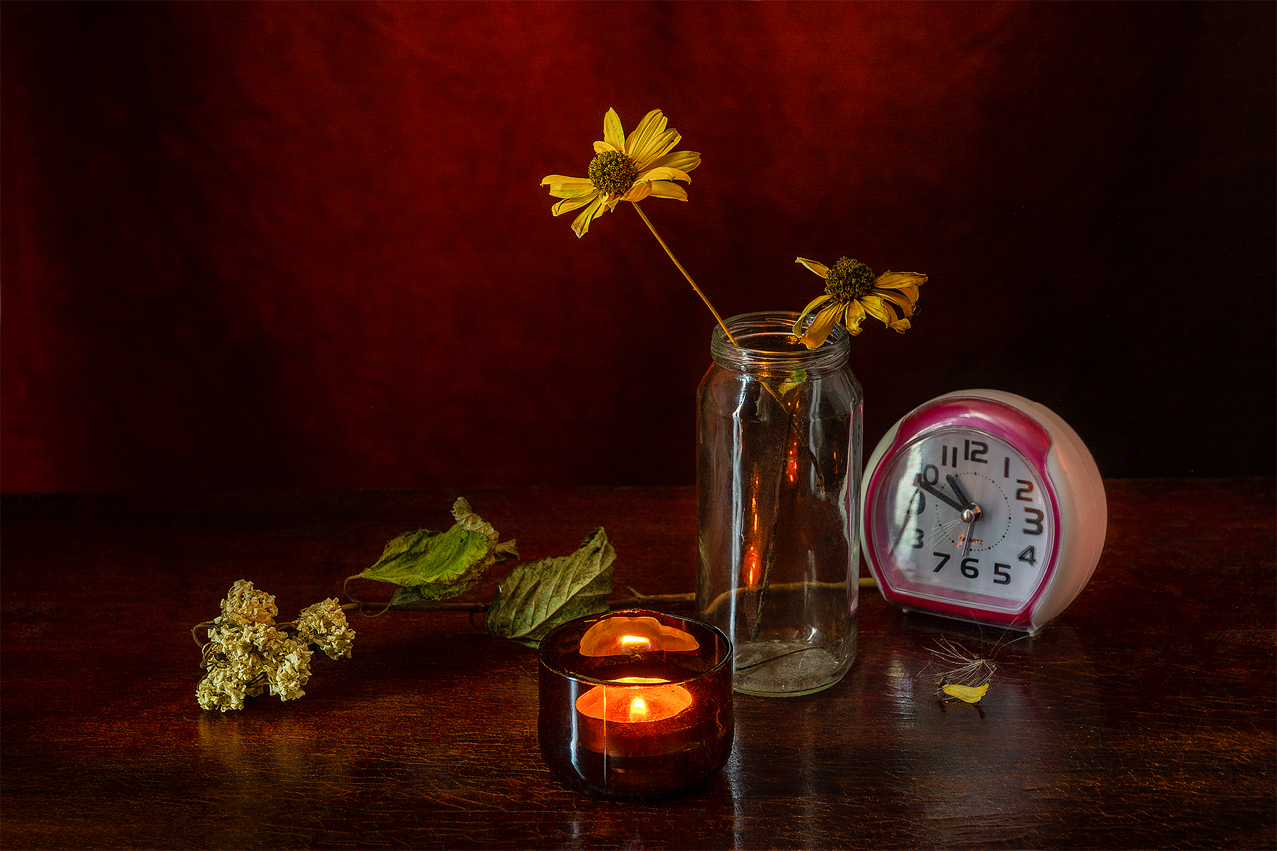 будильник, свеча, сухие цветы, Баг Алексей
