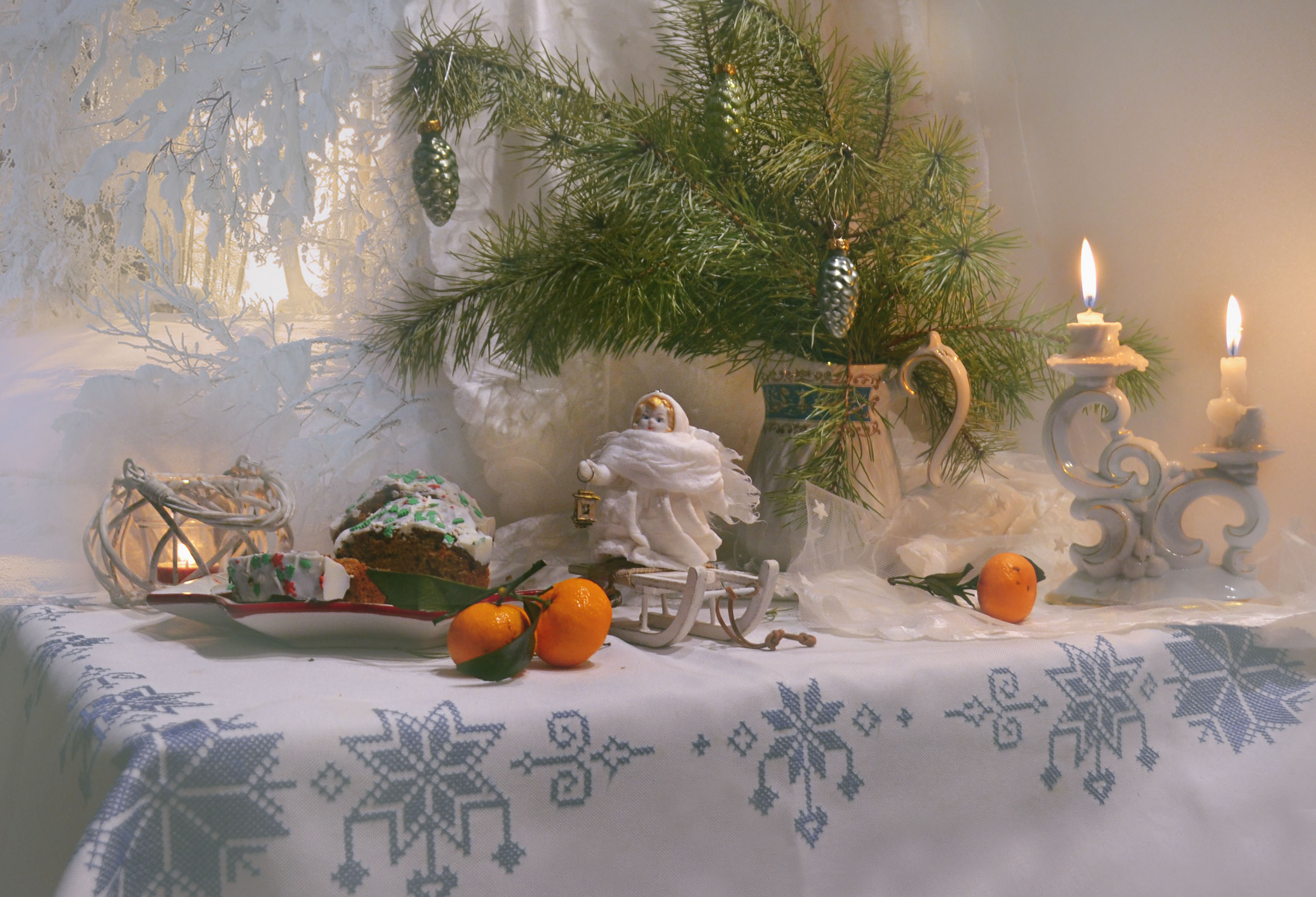 still life, натюрморт, фото натюрморт, зима, январь,  праздник, свечи, подсвечники, настроение, рождество, снежный ангел, ватные игрушки, рождественский кекс, мандарины, Колова Валентина