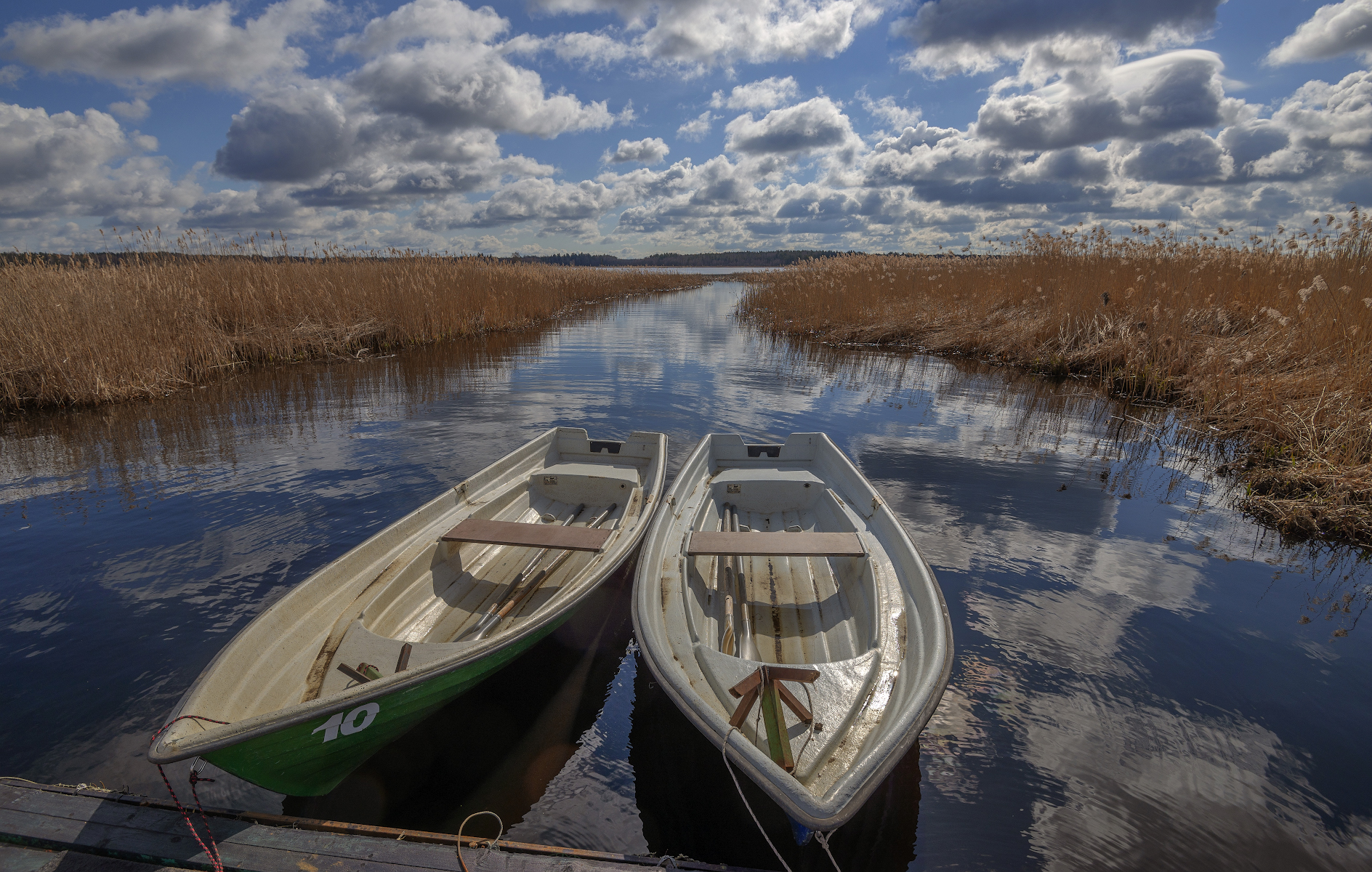лодки, озеро, камыш, облака, Сергей Аникин