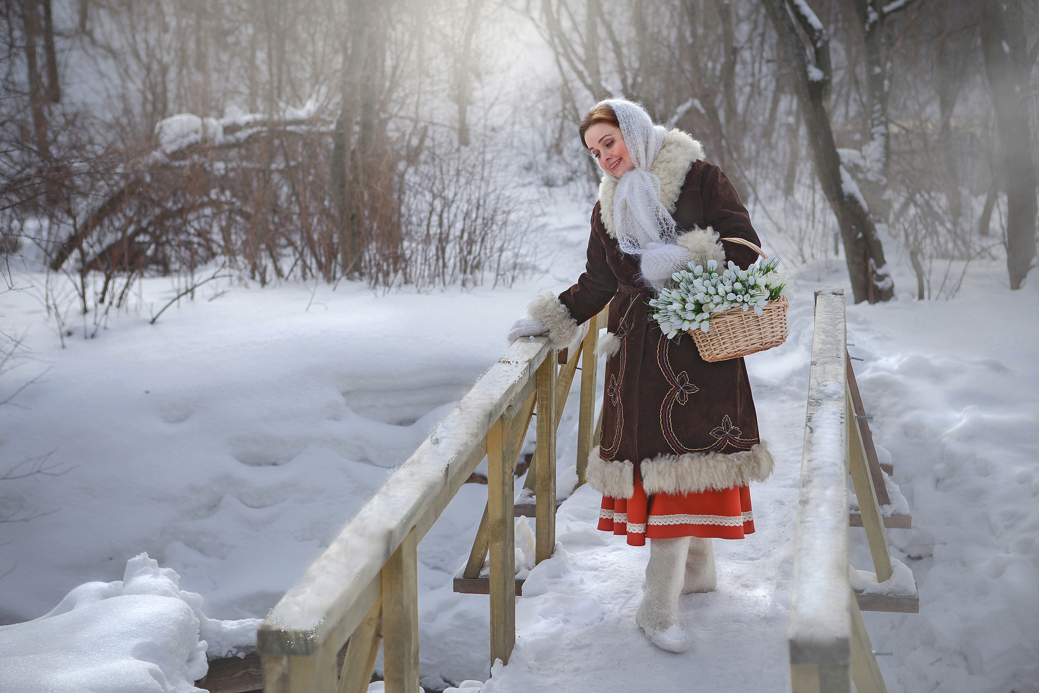 женщина зима природа красота любовь деревня лес снег лукошко платок рукавицы ручеёк фотография сказка, Шепелева Татьяна