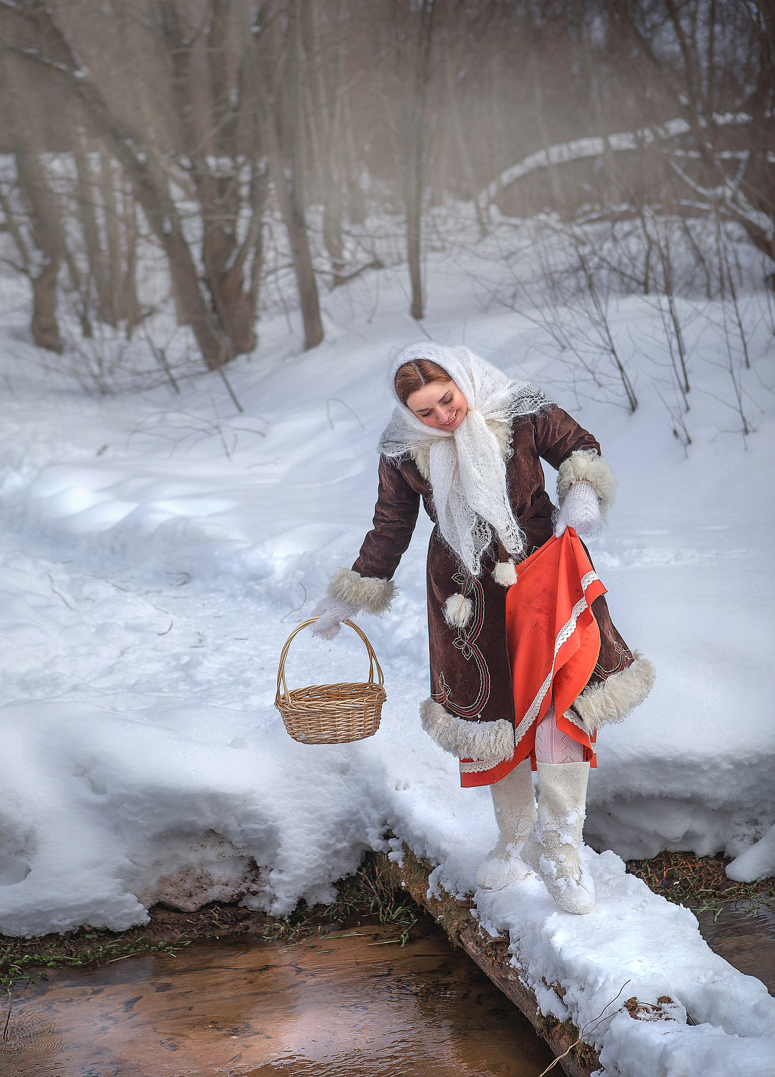 девушка зима сказка снег природа лукошко подснежники иулуп деревня лес фотография, Шепелева Татьяна