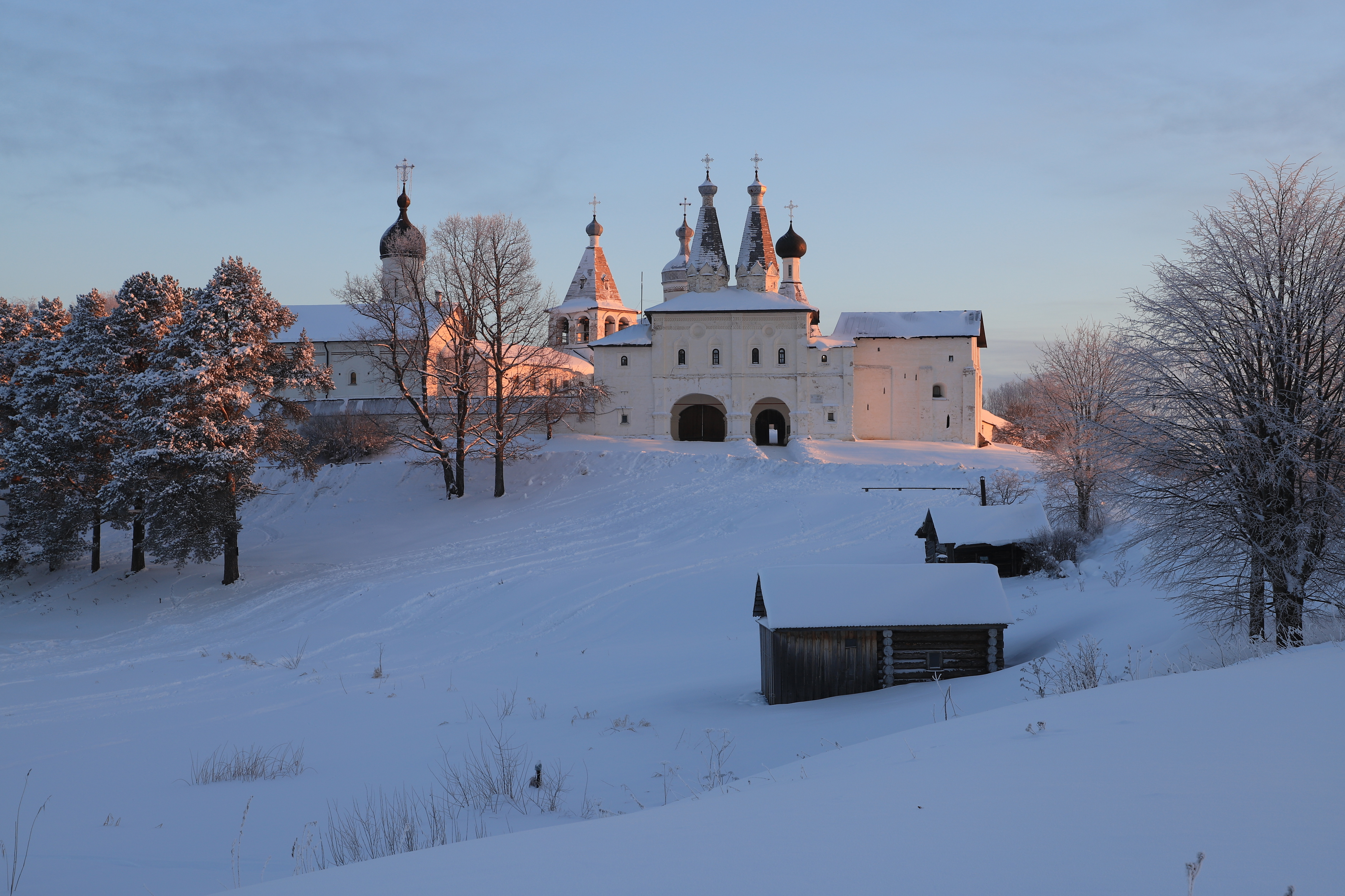 вологда ферапонтов монастырь зима утро рассвет пейзаж красное солнце лучи склон снег мороз тень, Irina Solonina