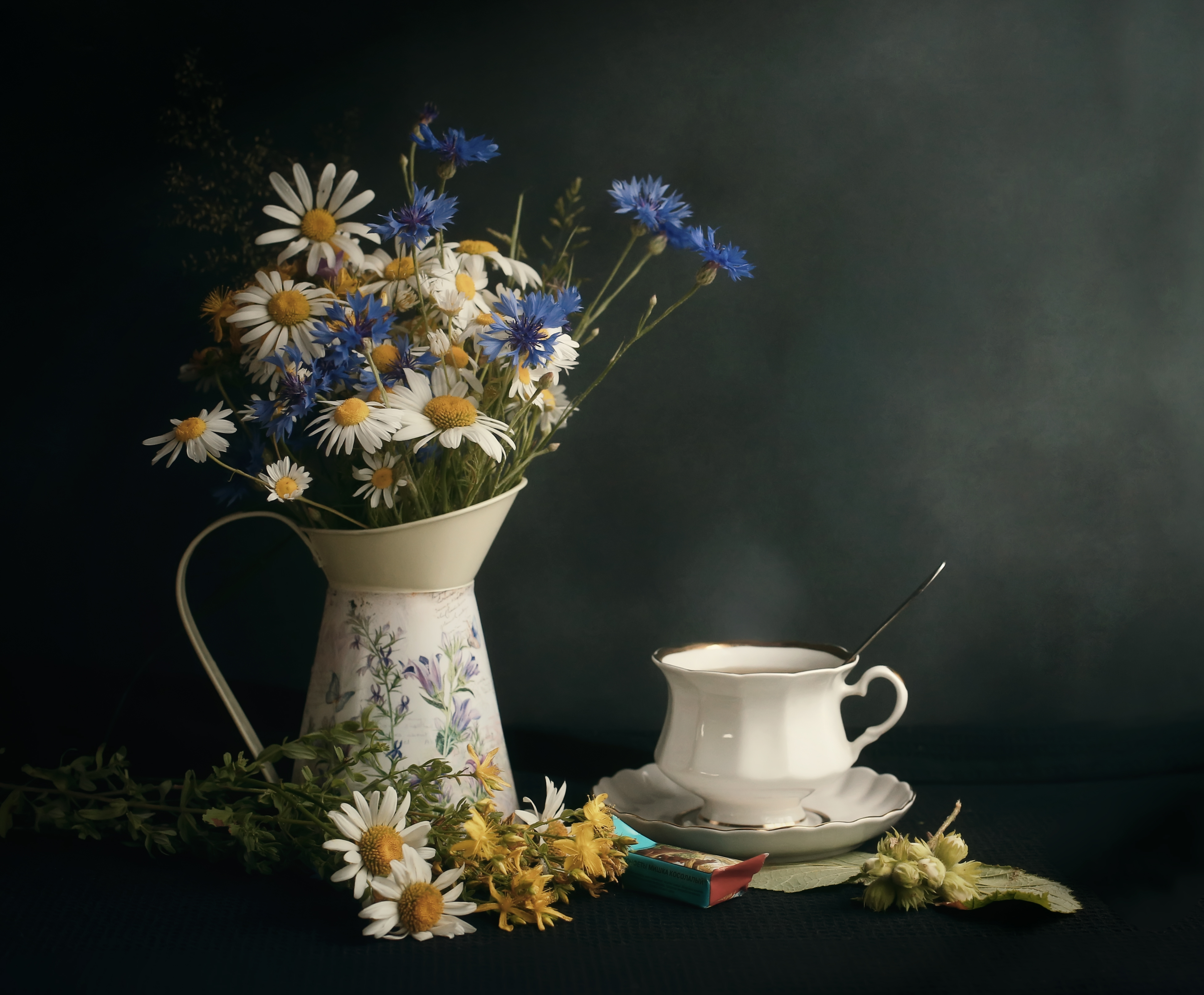 чайная, тема, чай, утро, цветы на столе, деревенский, полевые цветы, букет, ваза, графин, Стасов Виталий