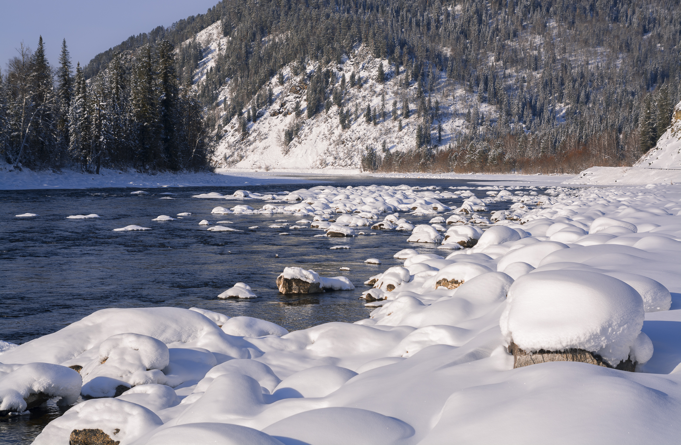 россия, горный алтай, река бия, снег на камнях,зима, Андрей Поляков