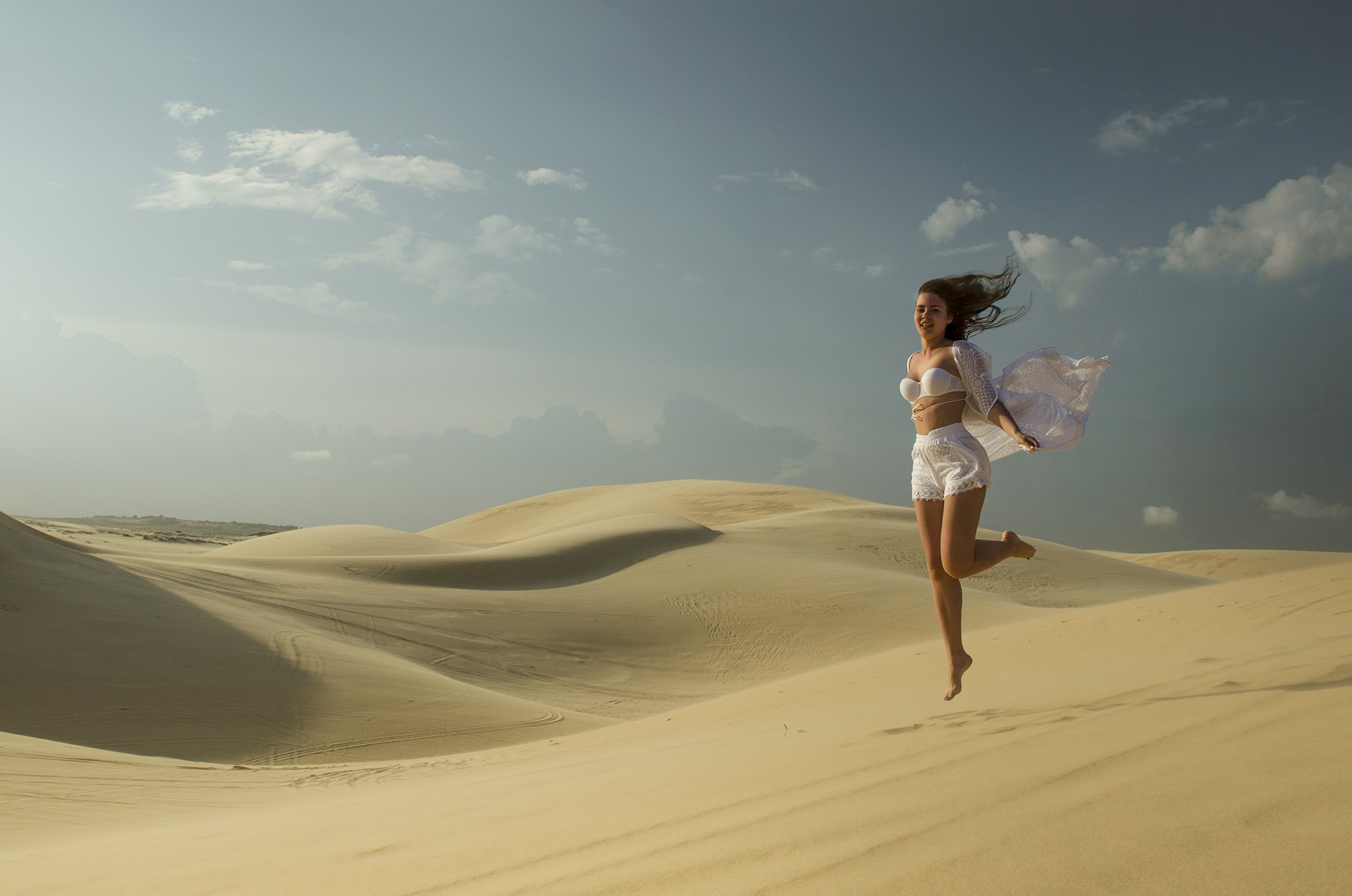 песок, барханы, дюны, девушка, лёгкость, воздушная, прыжок, Марина Мудрова