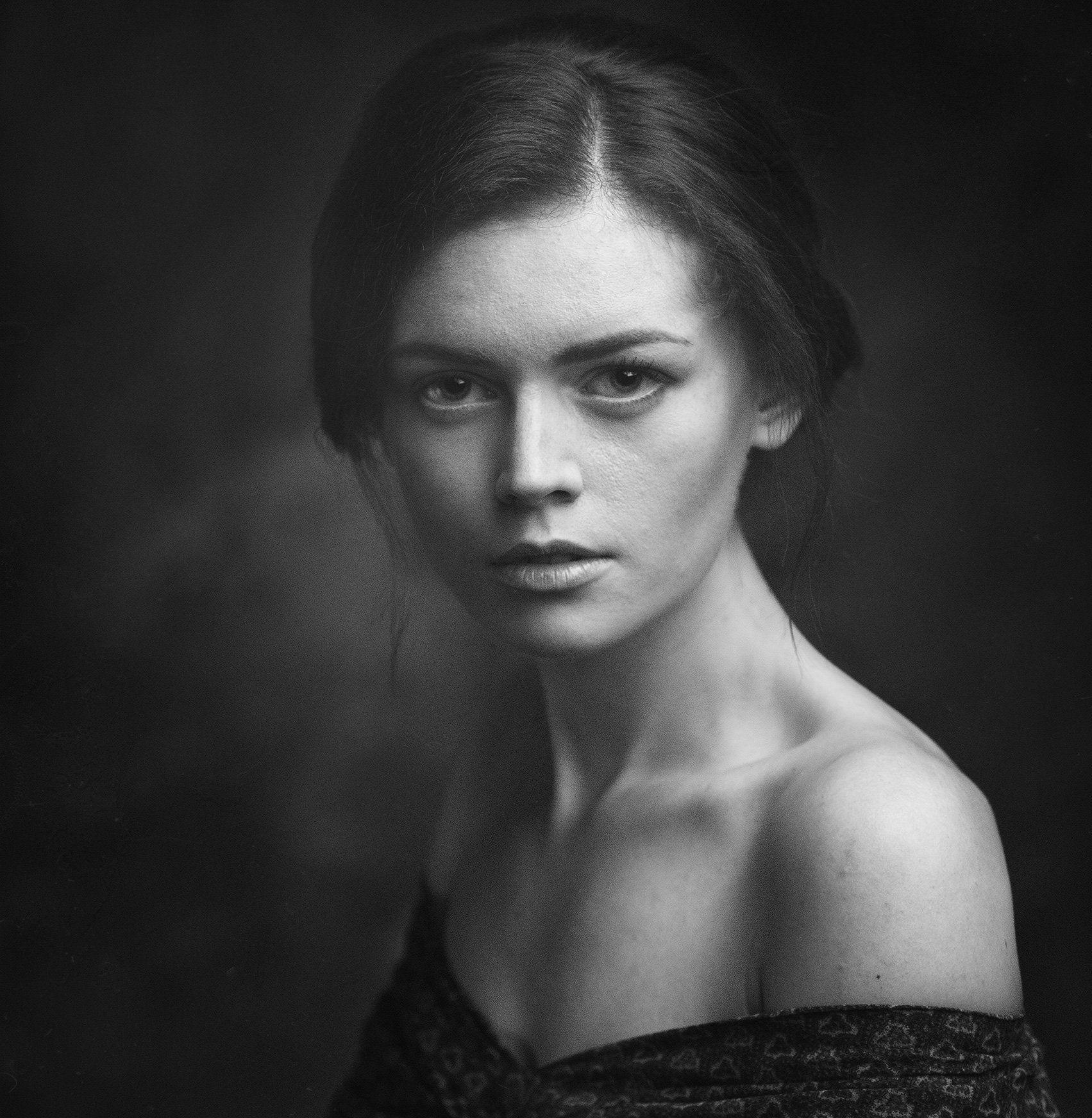 портрет девушки, студия, черно белый, Бутвиловский Дмитрий