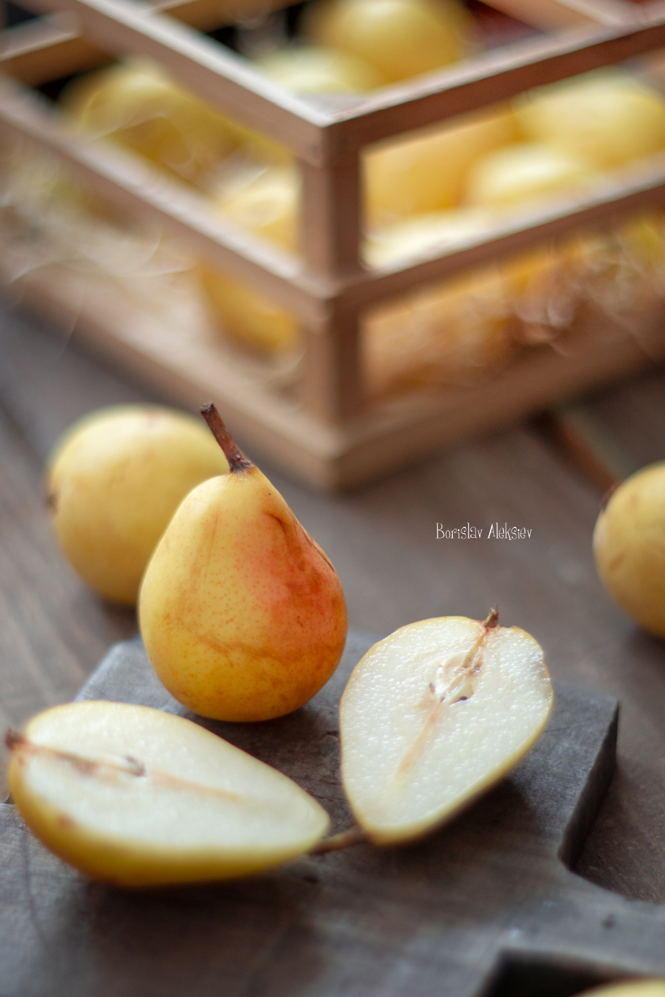 pear,fruit,bokeh,light,dark,food,sweet,wood,, Алексиев Борислав