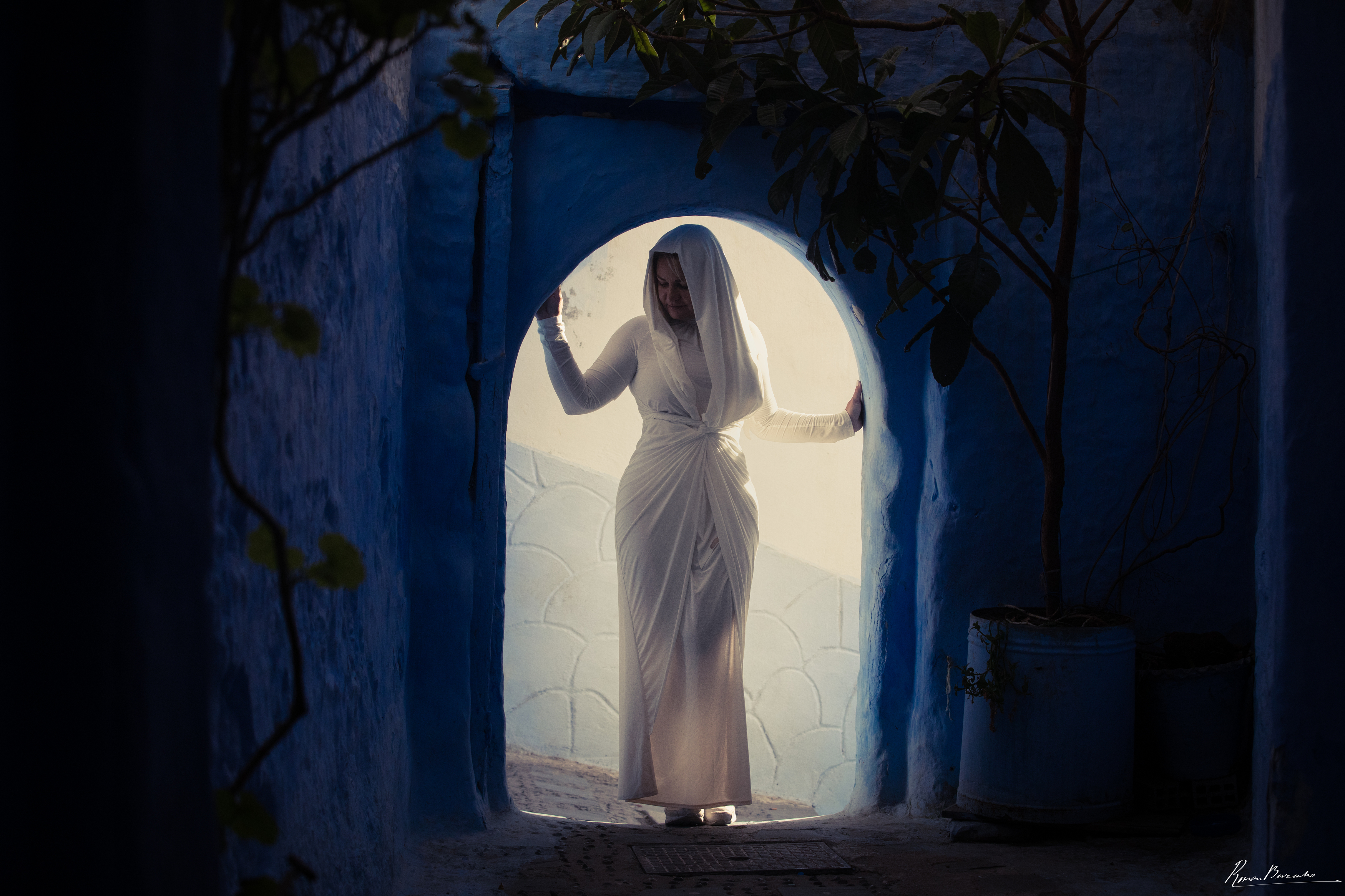 arch, blue, Morocco, chefchaouen, lady, woman, portrait , Bevzenko Roman