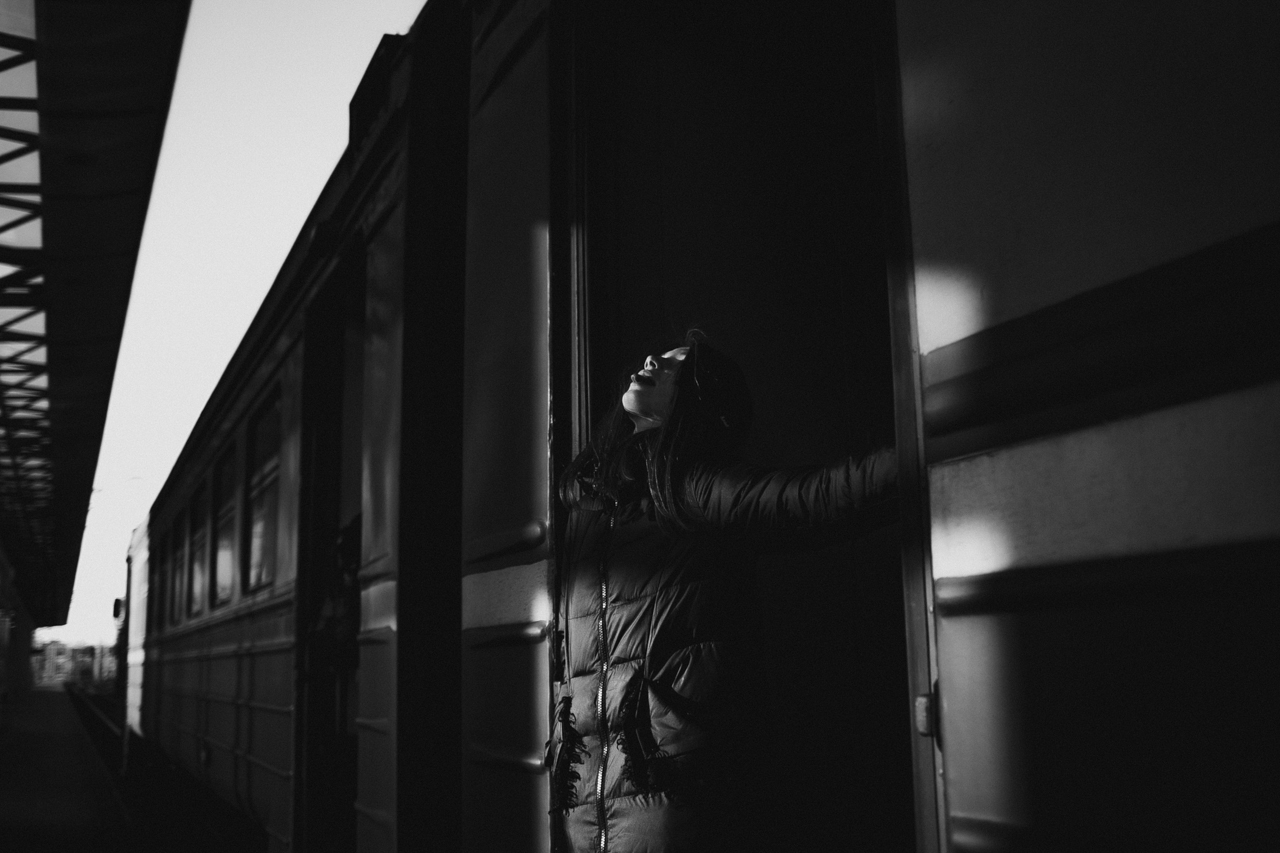 вокзал, фотограф, Дмитрий Гусалов, фотограф в Минске, фотосессия, модель, поезд, Дмитрий Гусалов