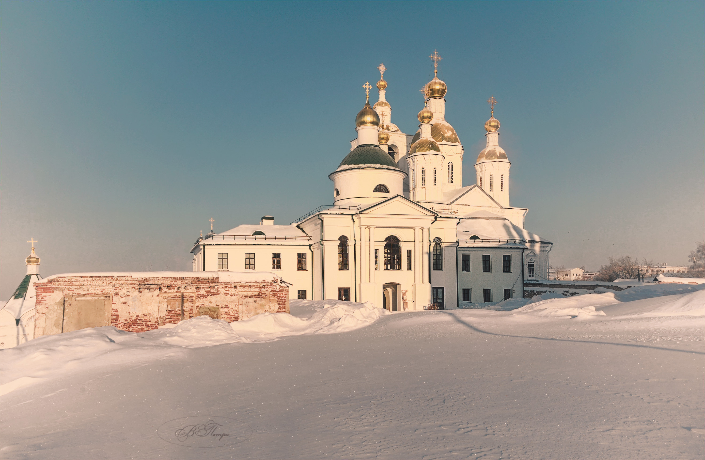 церкви колокольни старая стена снег, Вера Петри