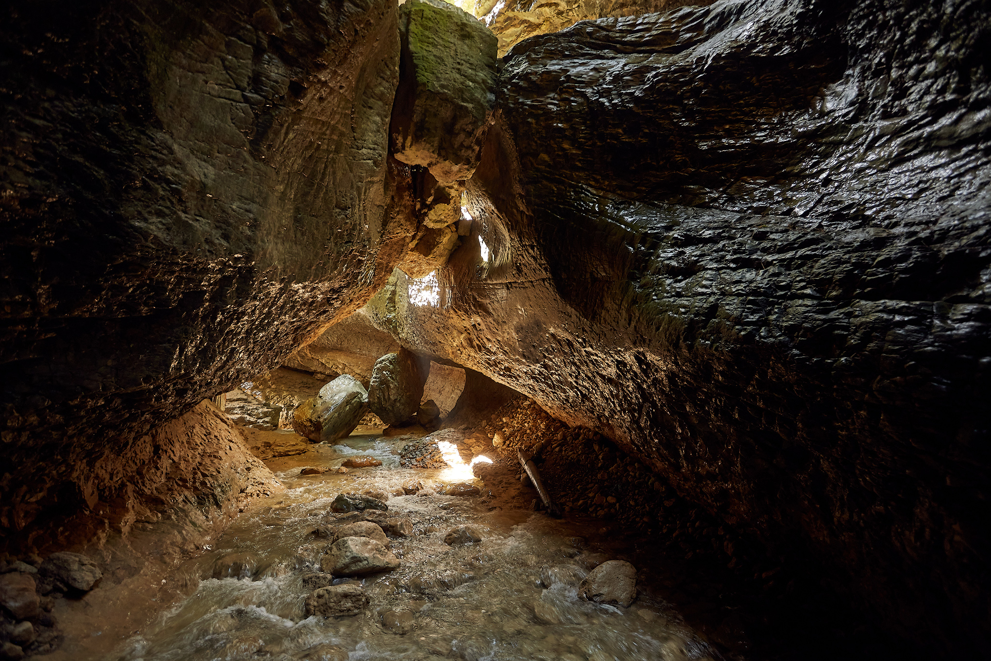 пещера. камни. скала. ручей. водопад., Totoro D