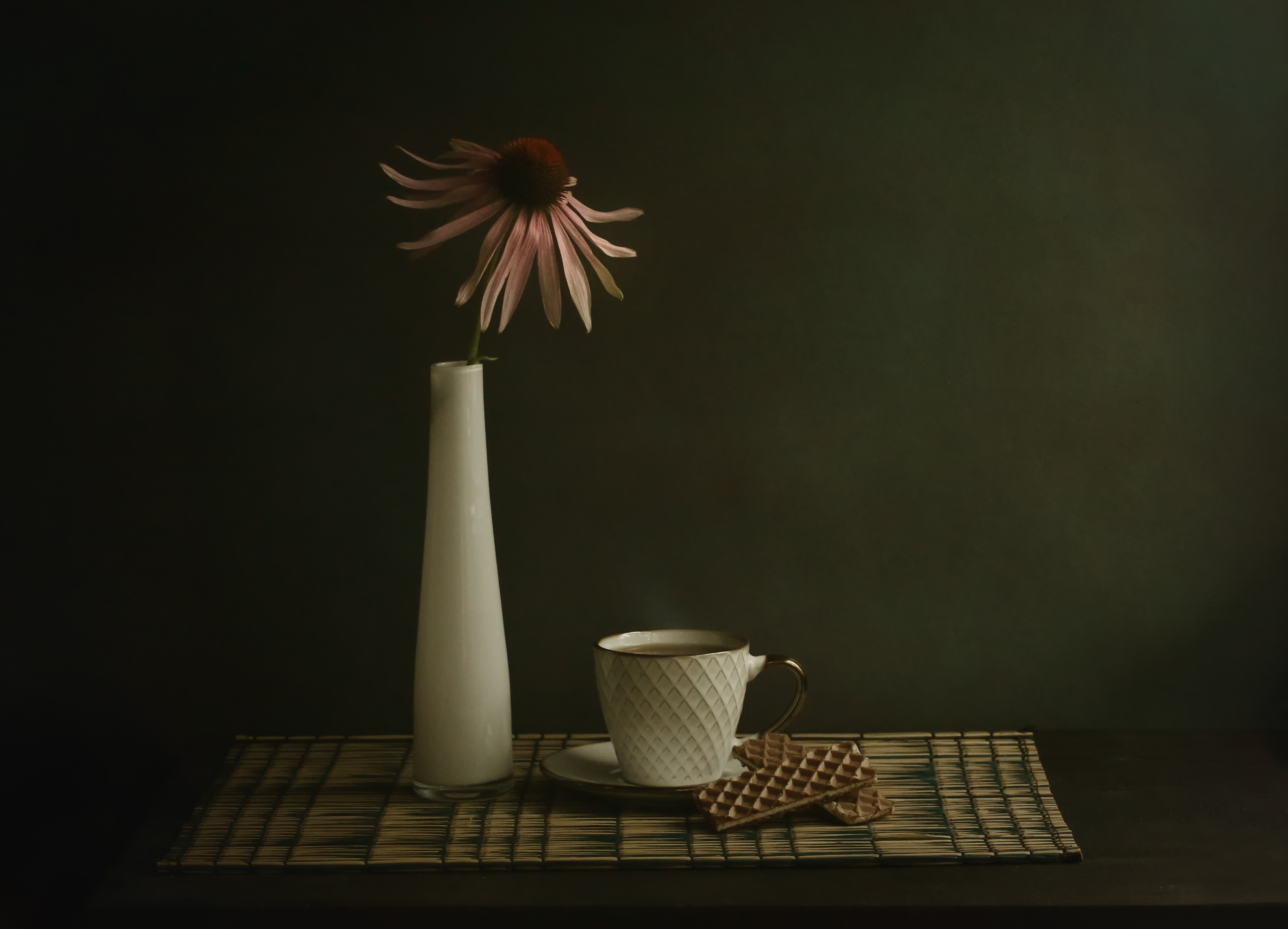 цветок, чашка чая, чай, вафли, натюрморт, минимализм, цветок, ваза, дзен, Стасов Виталий