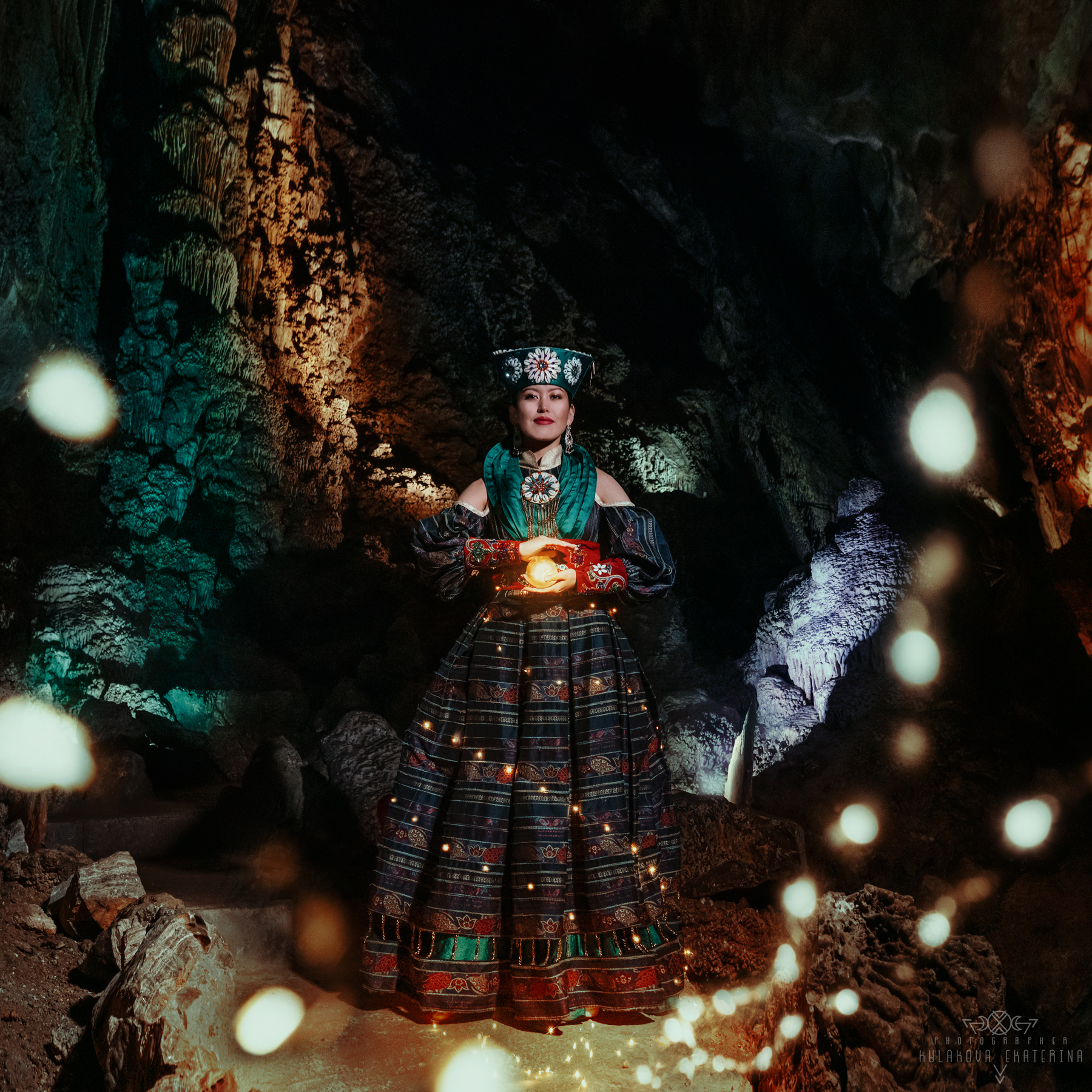 хакасия, пещера, народы, традиционный костюм, культура, свет, природа, Кулакова Екатерина