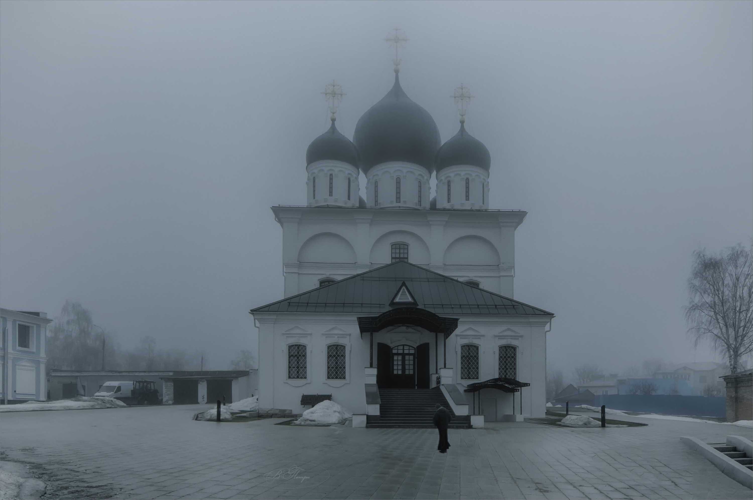 храм туман священник, Вера Петри