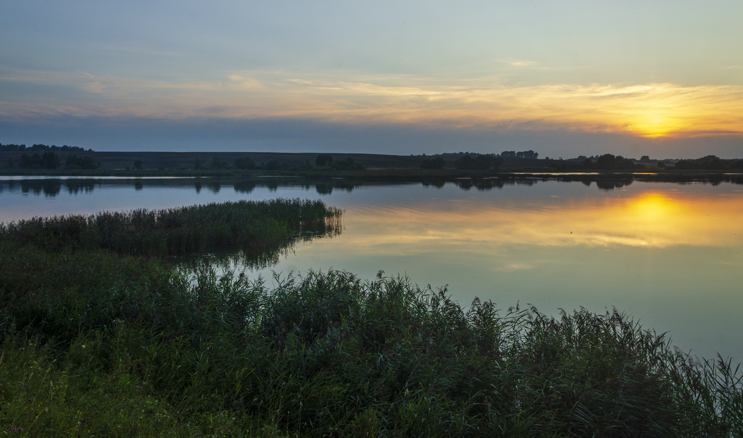 вечер озеро  закат, Александр Березуцкий