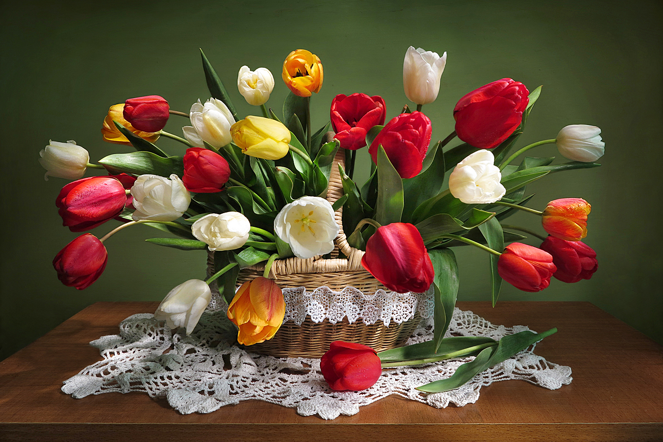 натюрморт,весна,корзина,тюльпаны,кружевная салфетка, Алла Шевченко