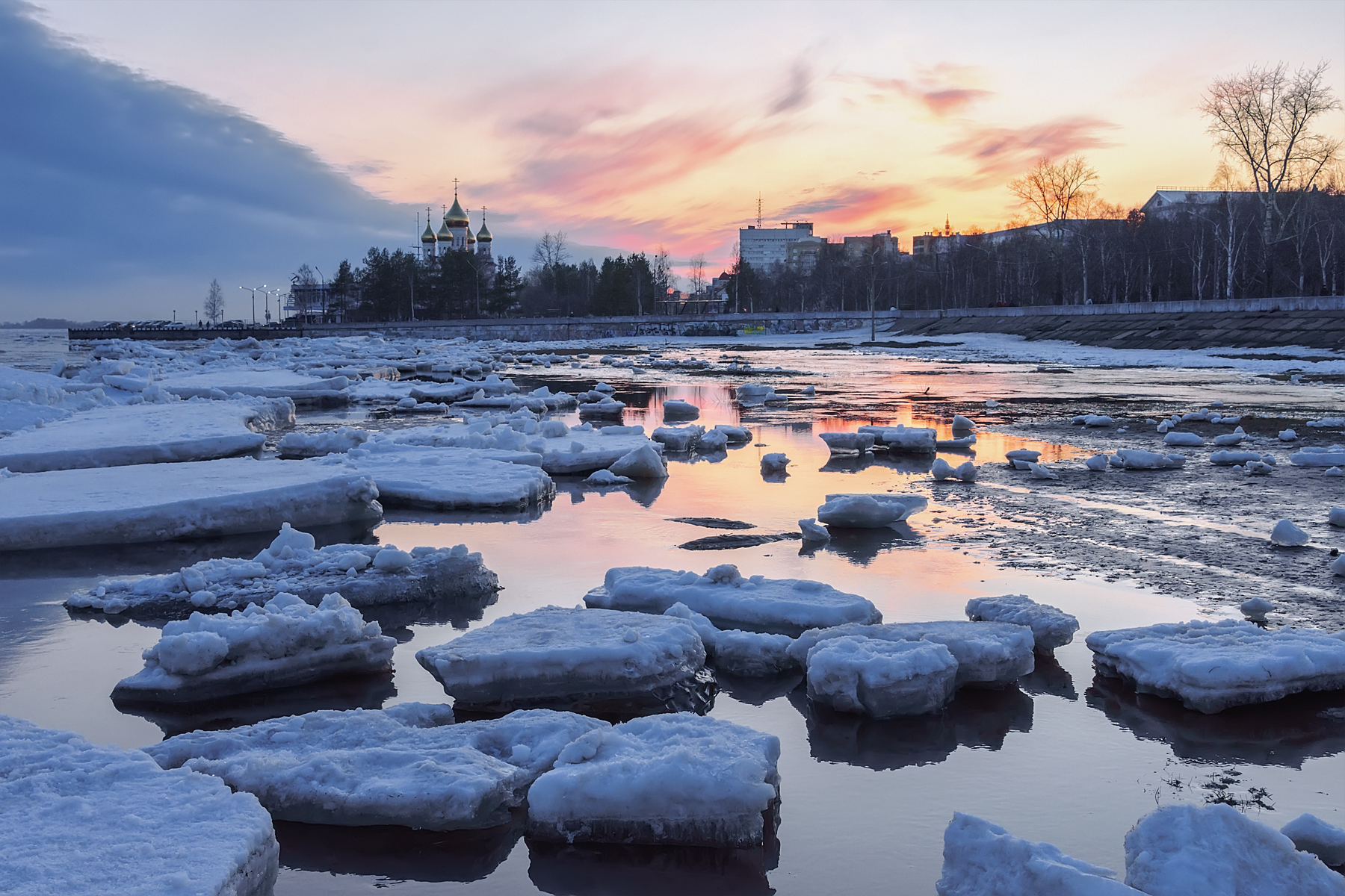 апрель, архангельск, набережная, ледоход, льдины, вода, закат, церковь, храм, река, северная, двина, Вера Ра