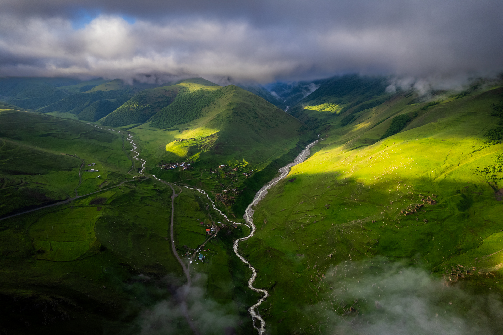 mountains, mist, landscape, Maria Pochikaeva