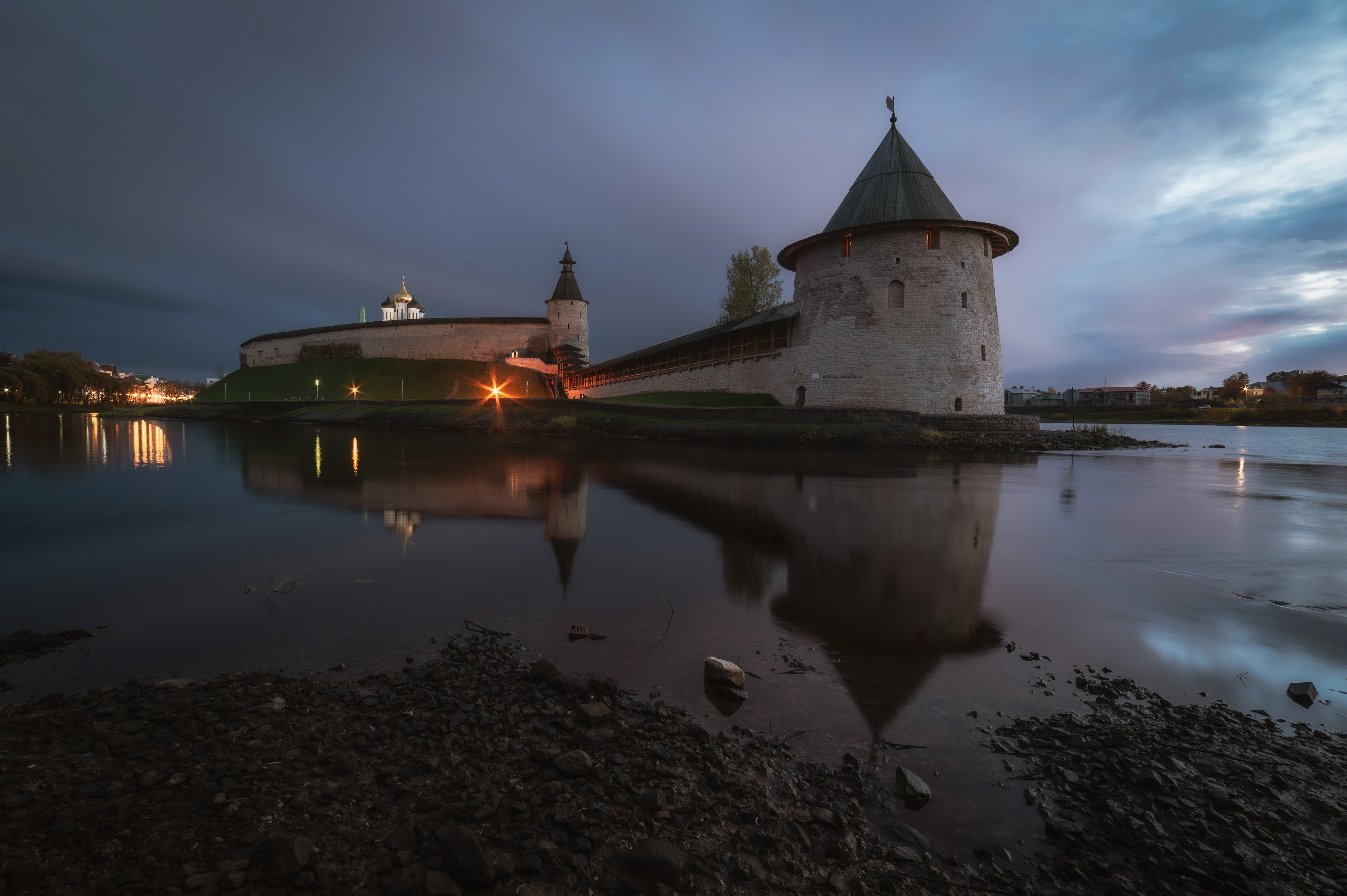 псков, кремль, pskov, fortress, castle, architecture, landscape, sight, river, autumn, twilight, reflection,, Бугримов Егор