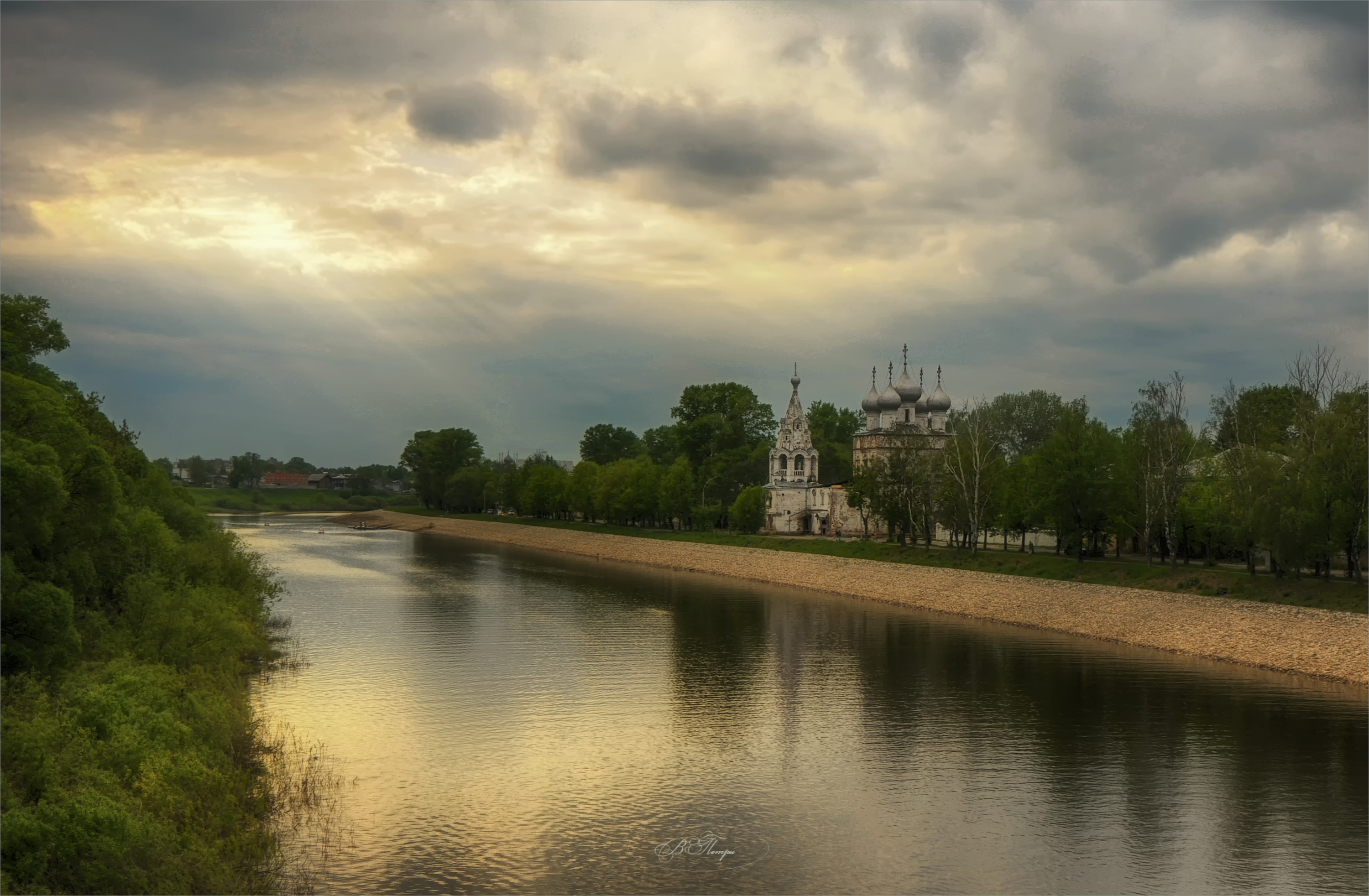 церковь река отражение облака деревья, Вера Петри