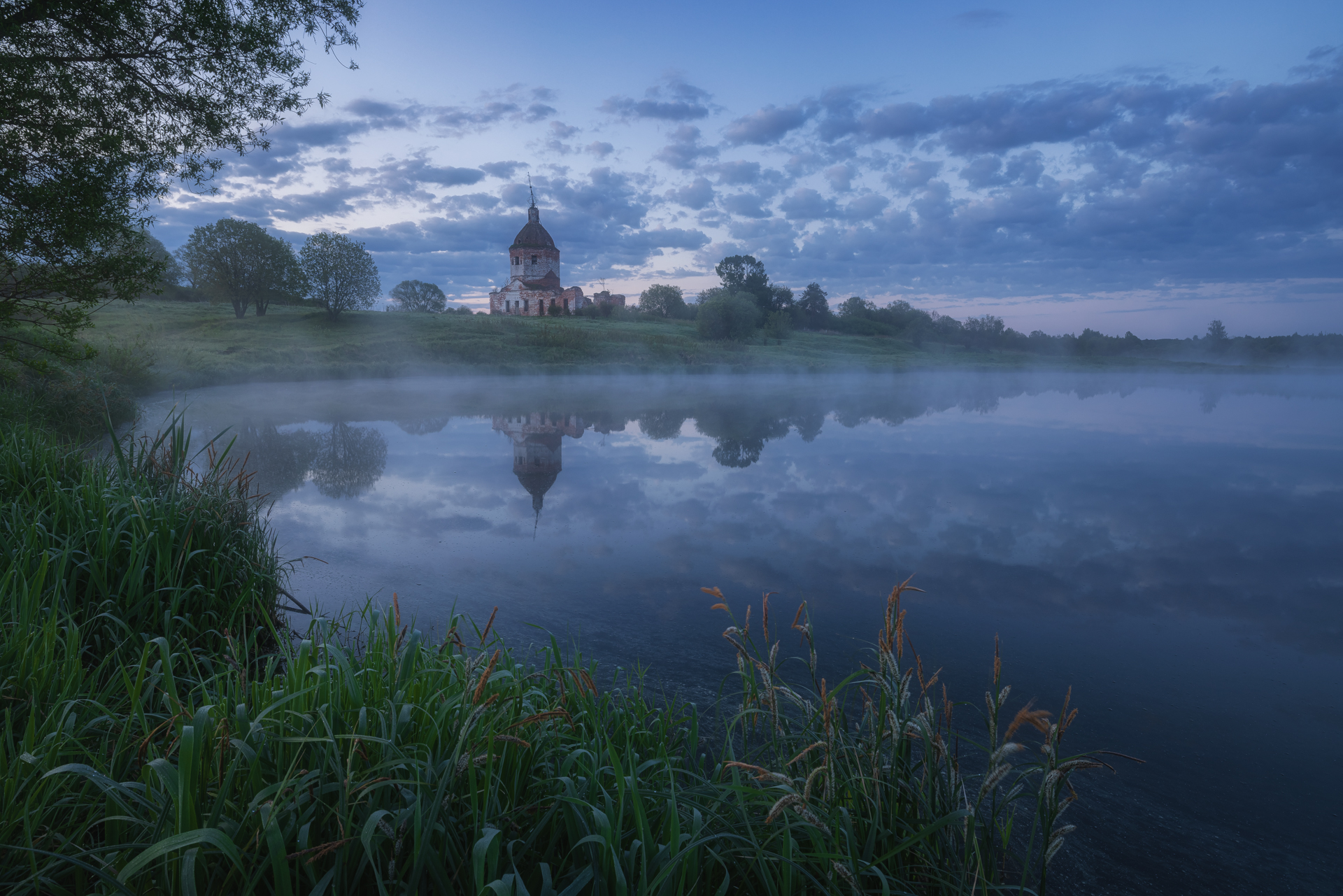 заброшенный пейзаж природа церковь туман утро, Юхова Аня
