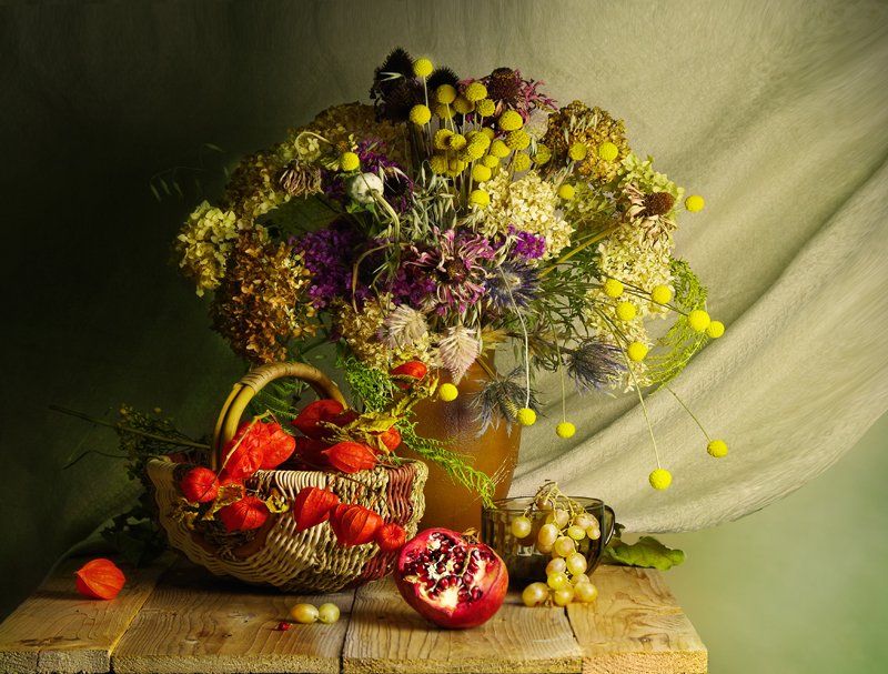 виноград, гранат, натюрморт с цветами, сухие цветы, фрукты, цветы, Вера Павлухина