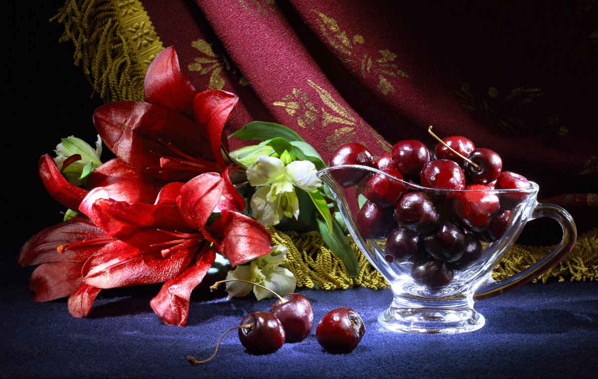 Натюрморт, вишня, цветы, Ончукова Наталья