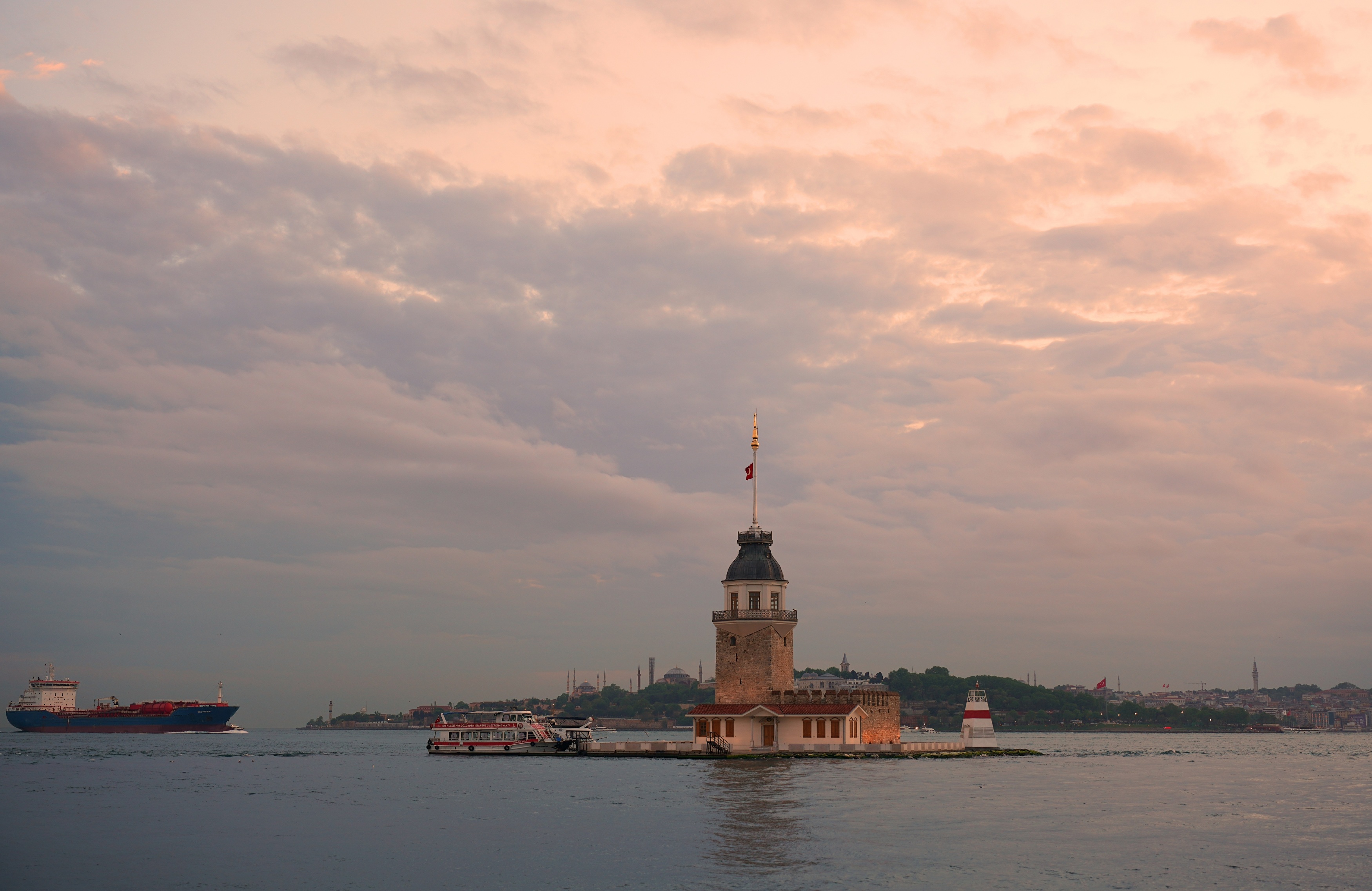 strait, sea, shipping, ship, horizon, shore, sky, seagull, bird, movement, tower, island, architecture, landmark, symbol, history,  Сергей Андреевич