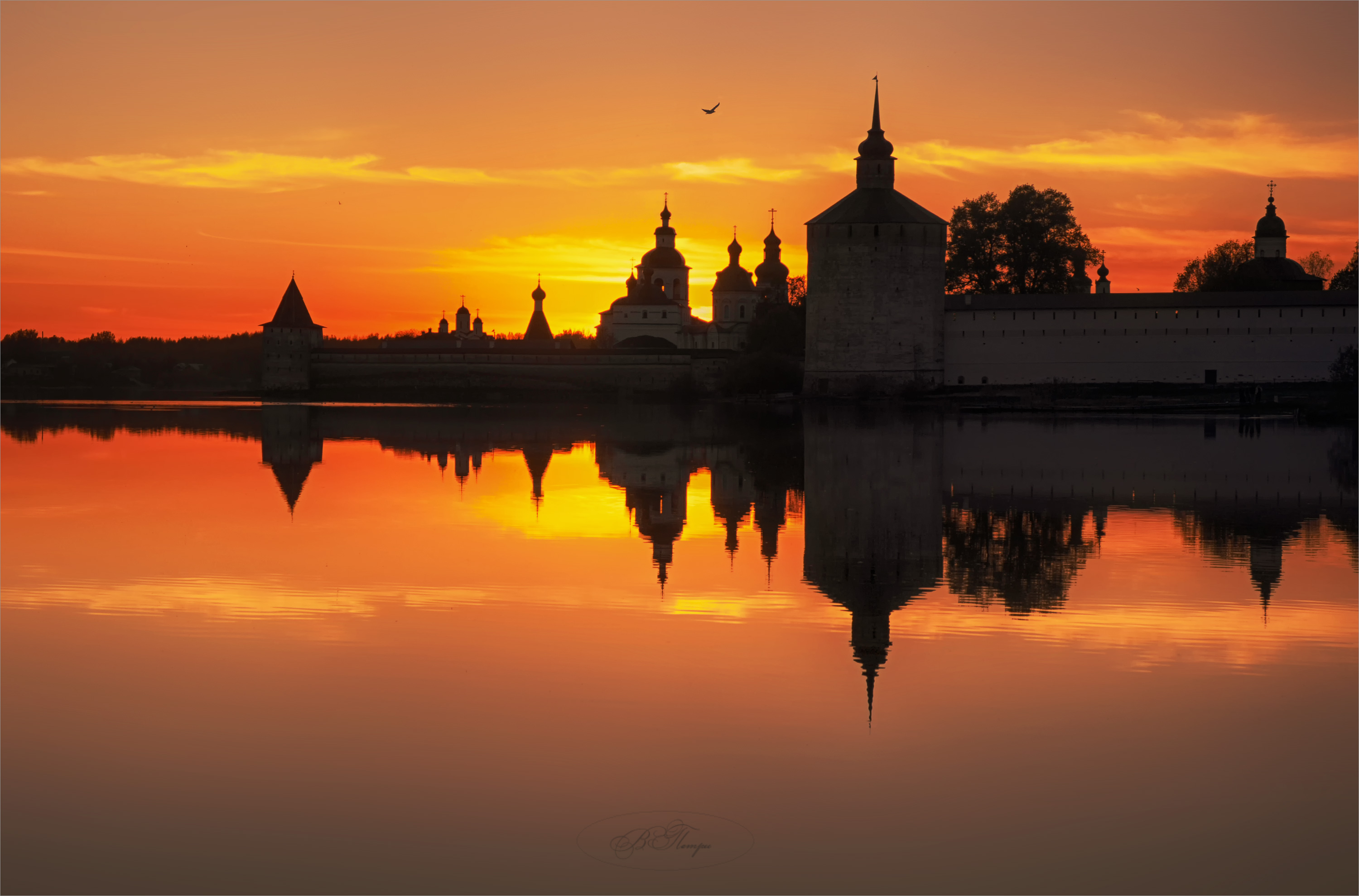 монастырь озеро отражения закат, Вера Петри