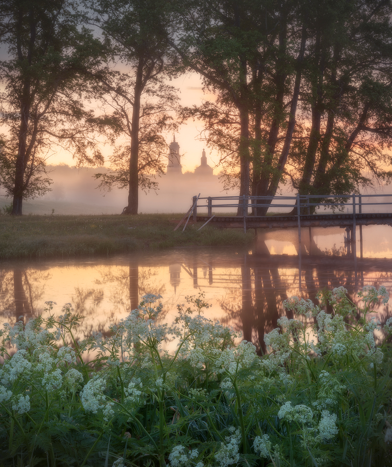 утро рассвет туман река мостик церковь лето, Сергей Буторин
