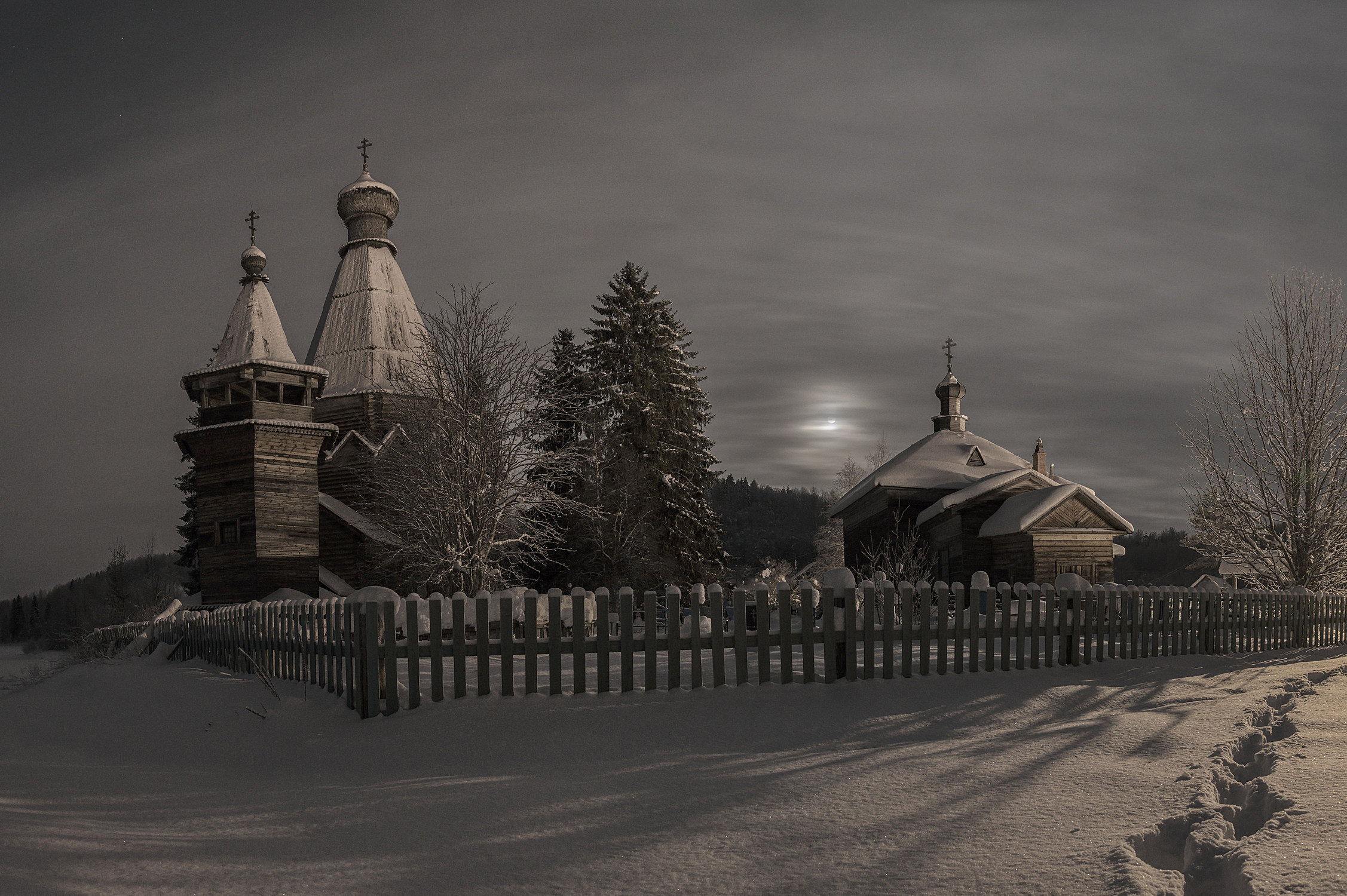 зима, ночь, деревня, река, церковь, колокольня, луна, Гармашов Сергей