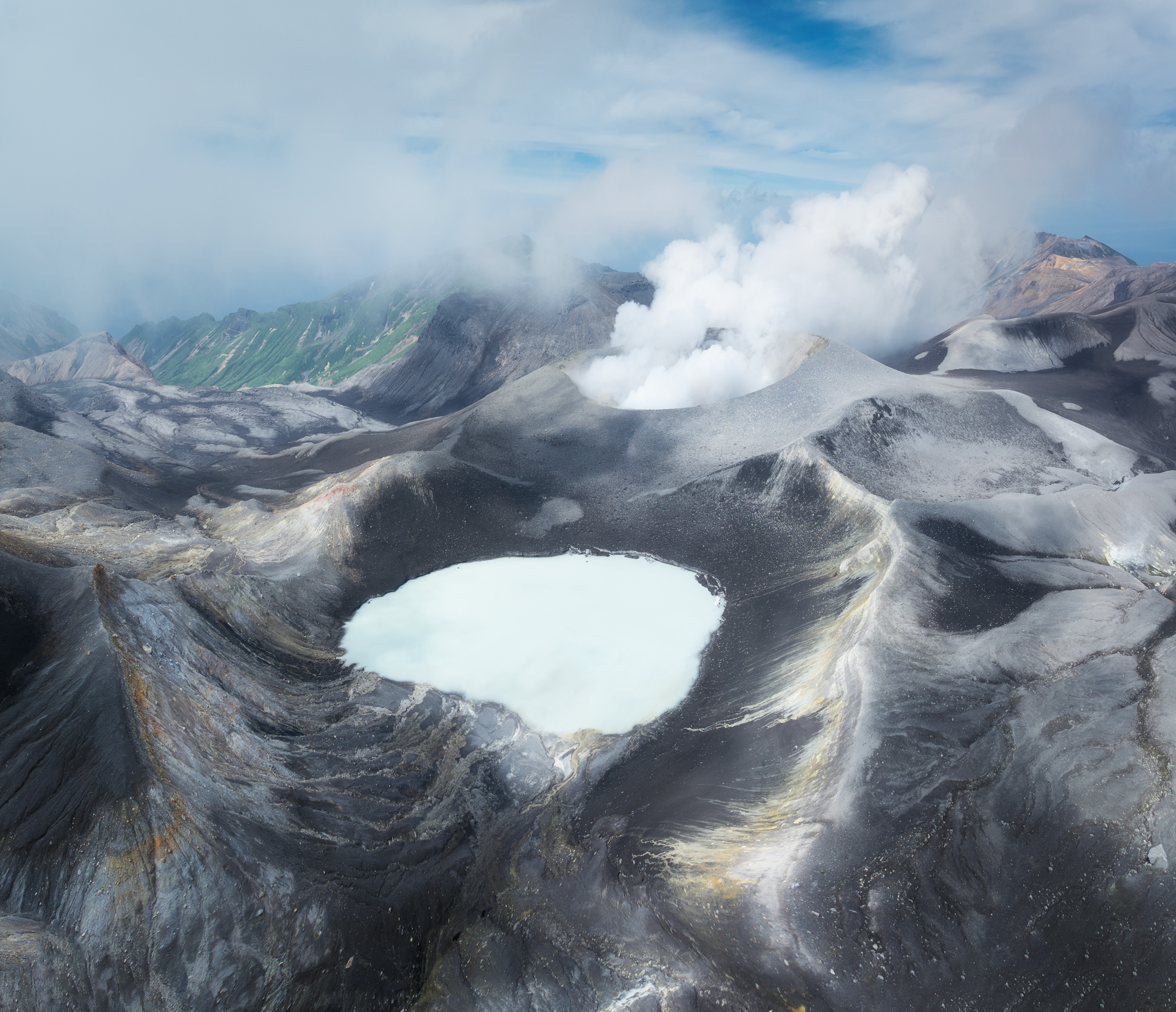 кратеры беспокойного вулкана эбеко на острове парамушир, курилы, Антон Агарков
