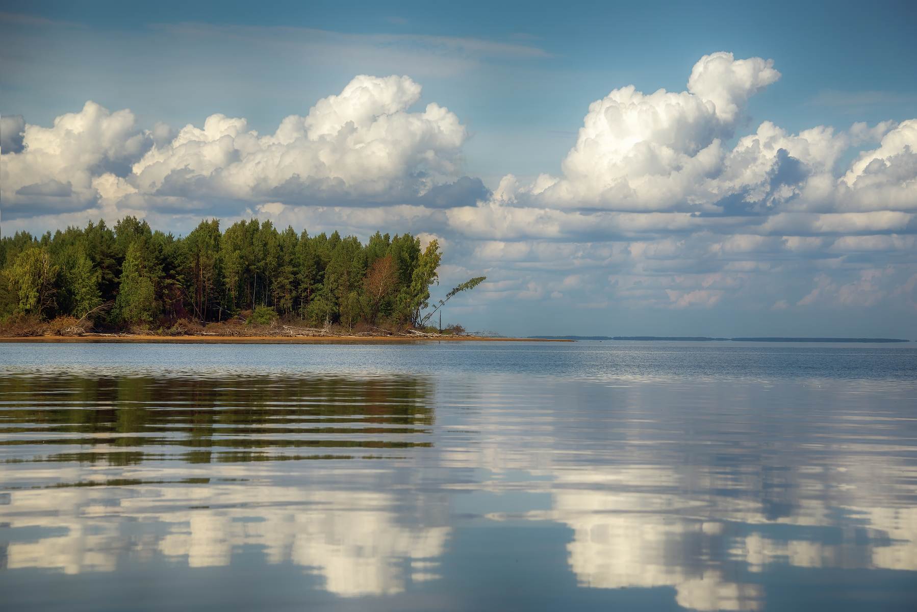штиль, водохранилище, озеро, остров, кучевые облака, отражение, Сергей Аникин