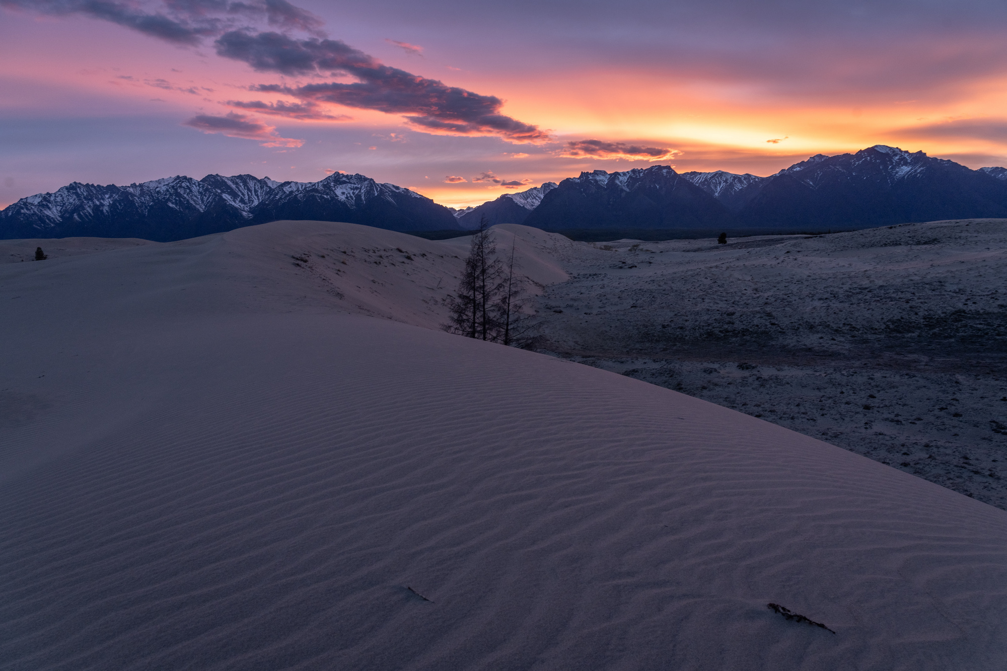 чарские пески, пустыня, горы, кодар, дюны, закат, desert, mountains, kodar, dunes, sunset, sand, Баландин Дмитрий