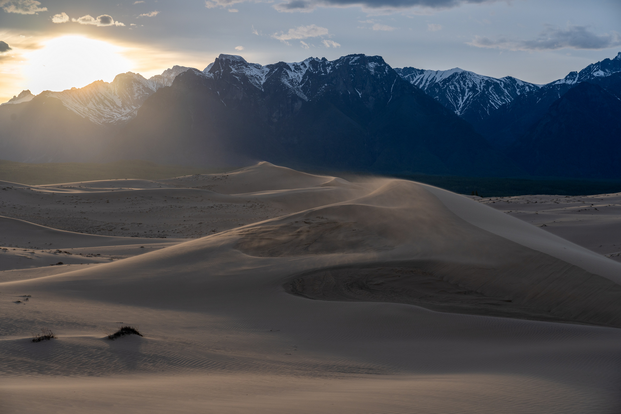 чарские пески, пустыня, горы, кодар, дюны, закат, desert, mountains, kodar, dunes, sunset, sand, Баландин Дмитрий