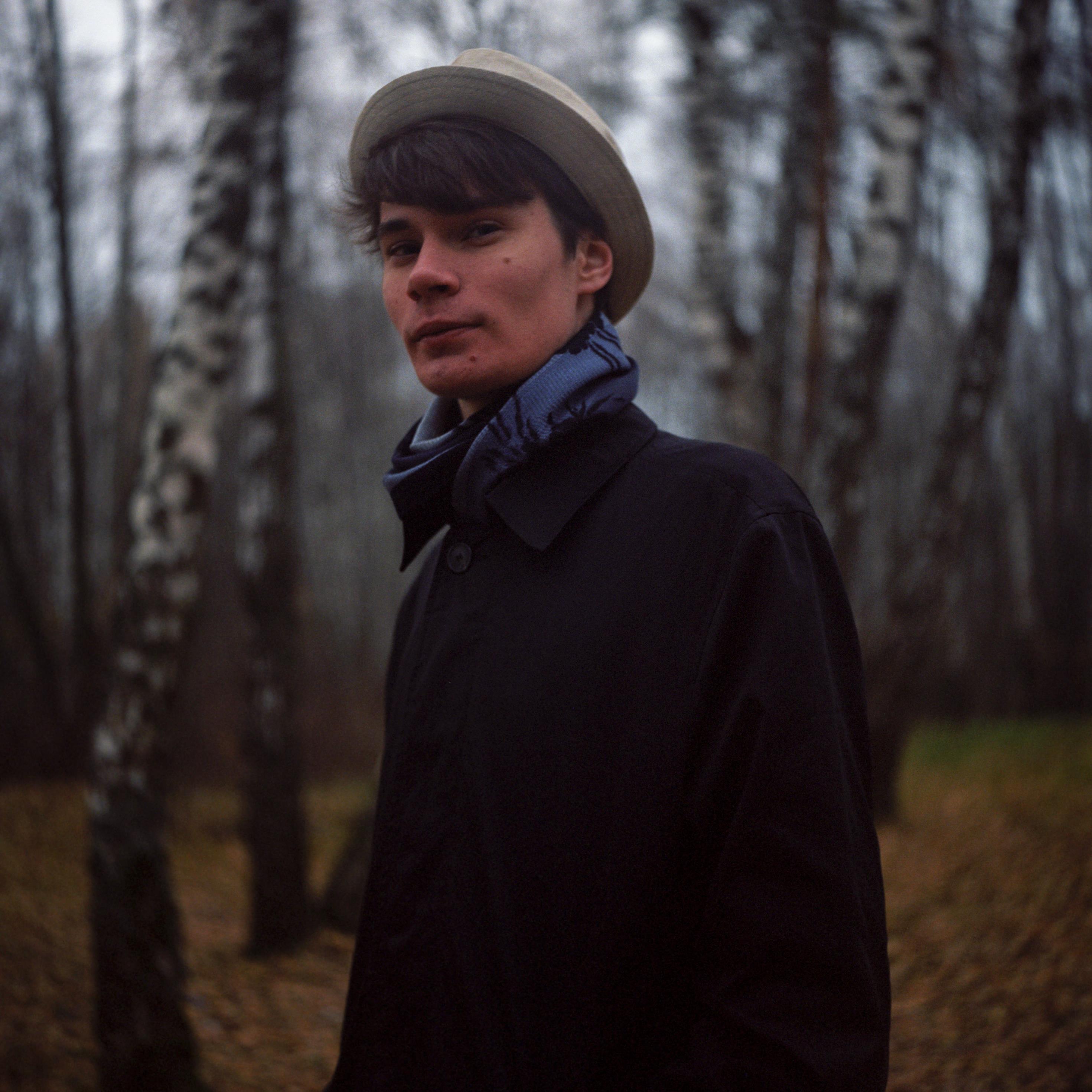 парень лес портрет шляпа плащ пальто фото берёзы 6x6 плёнка фотоплёнка средний форма ikoflex kodak porta 160, Иванов Юрий