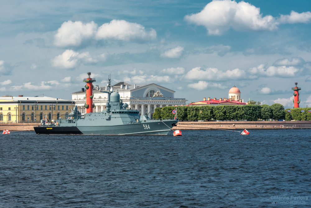 город, архитектура, санкт-петербург,  стрелка васильевского острова ,биржа, река нева, день вмф россии, корабли на неве, малый ракетный корабль \"одинцово\", Павлова Марина