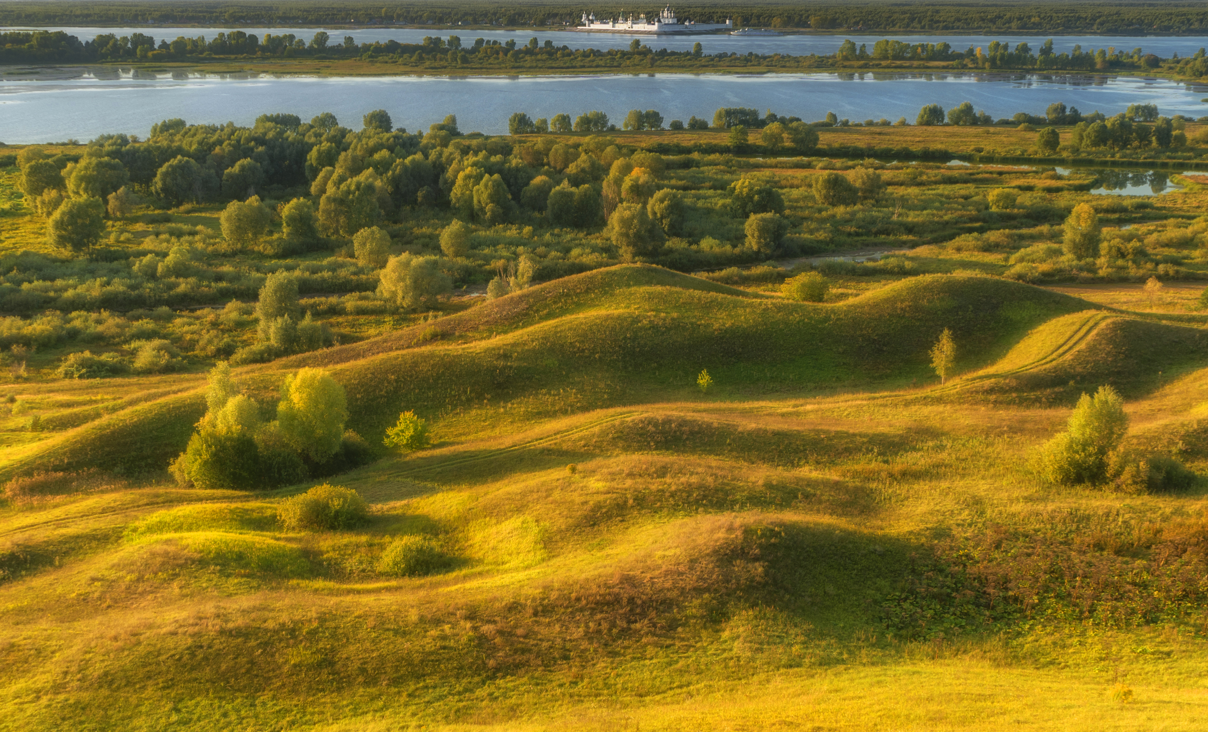 река берег монастырь, Колесов Андрей