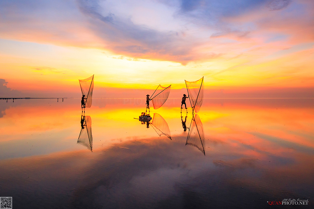 quanphoto, landscape, seascape, morning, dawn, reflections, sea, fishing, fisherman, skyline, rural, vietnam, quanphoto