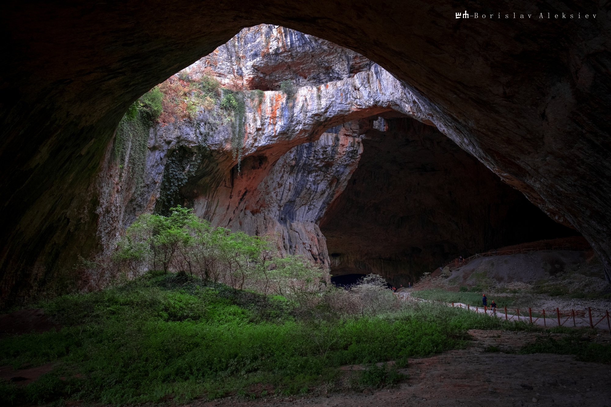 деветашка пещера,devetashka cave,българия,bulgaria,dark,stone,rock,interior,green,people,, Алексиев Борислав