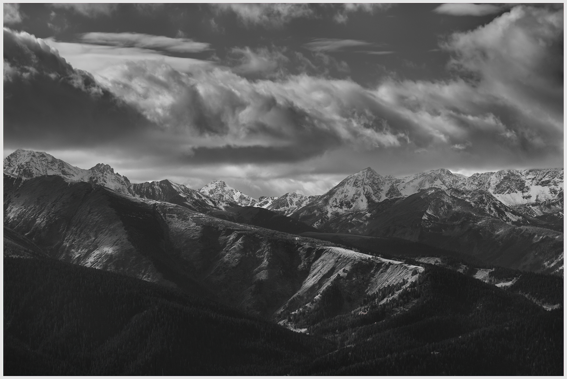 пейзаж, облака, горы, дерево, небо, черно-белое, тучи, гора landscape landscape photogrpahy, blackandwhite, mountans, black&white, sky, dramaticsky, clouds, Timur Ersno