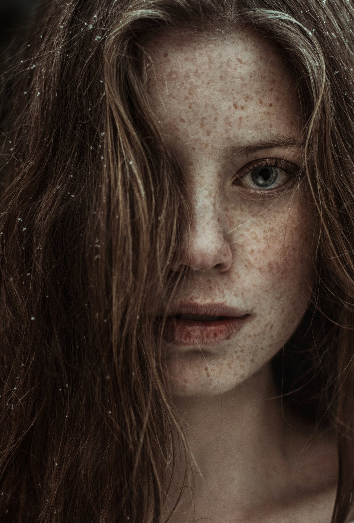 девушка портрет глаза губы волосы веснушки, Комарова Настя