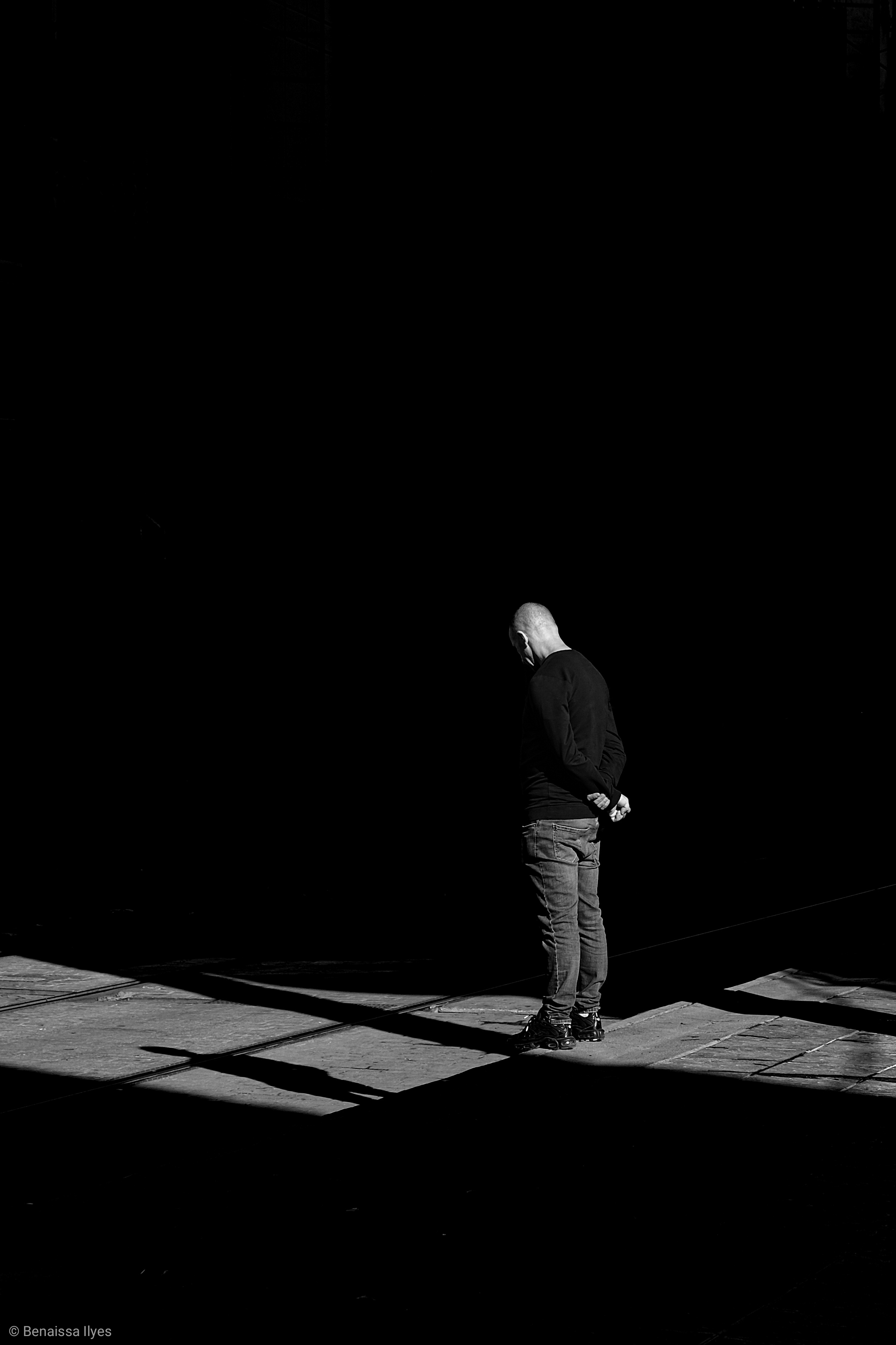 black and white, bnw, monochrome, art, one personne, street, photography, outdoor, vertical, contraste, benaissa ilyes, ancien, fujifilm xt10, fujifilm, cité, oran,, Benaissa Ilyes