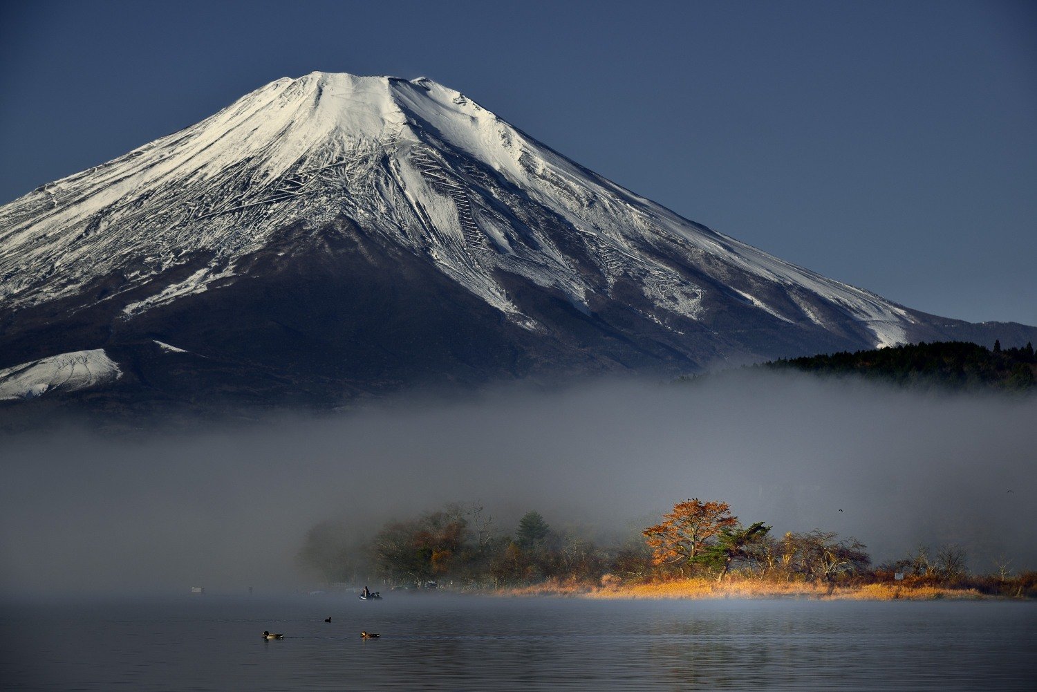 fuji,mountain,japan,lake,water,cloud,fog,tree,spot,light,snow,gas,, Takashi